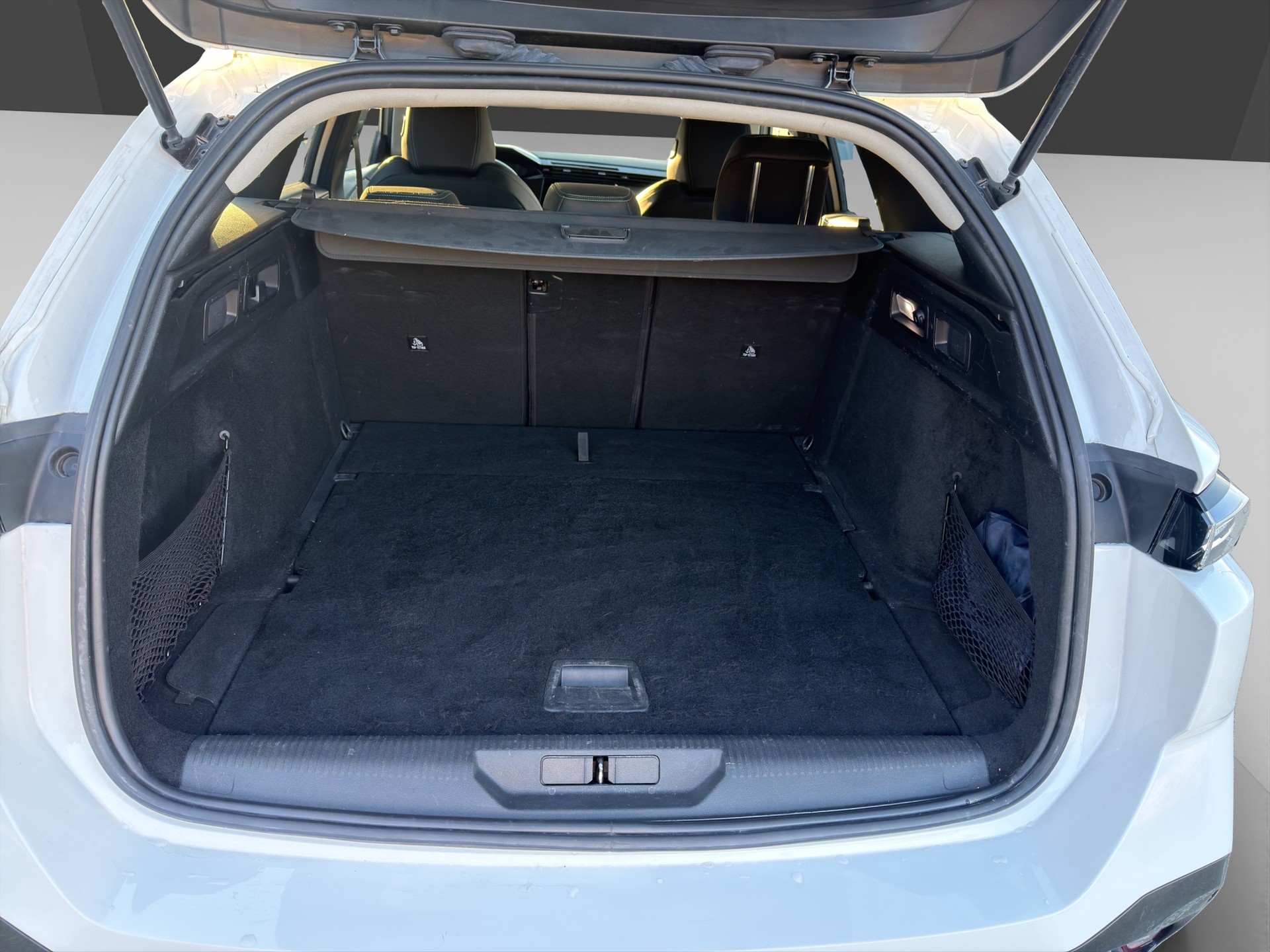 PEUGEOT 308 SW 1.5 BlueHDI Allure Pack EAT8-image-8