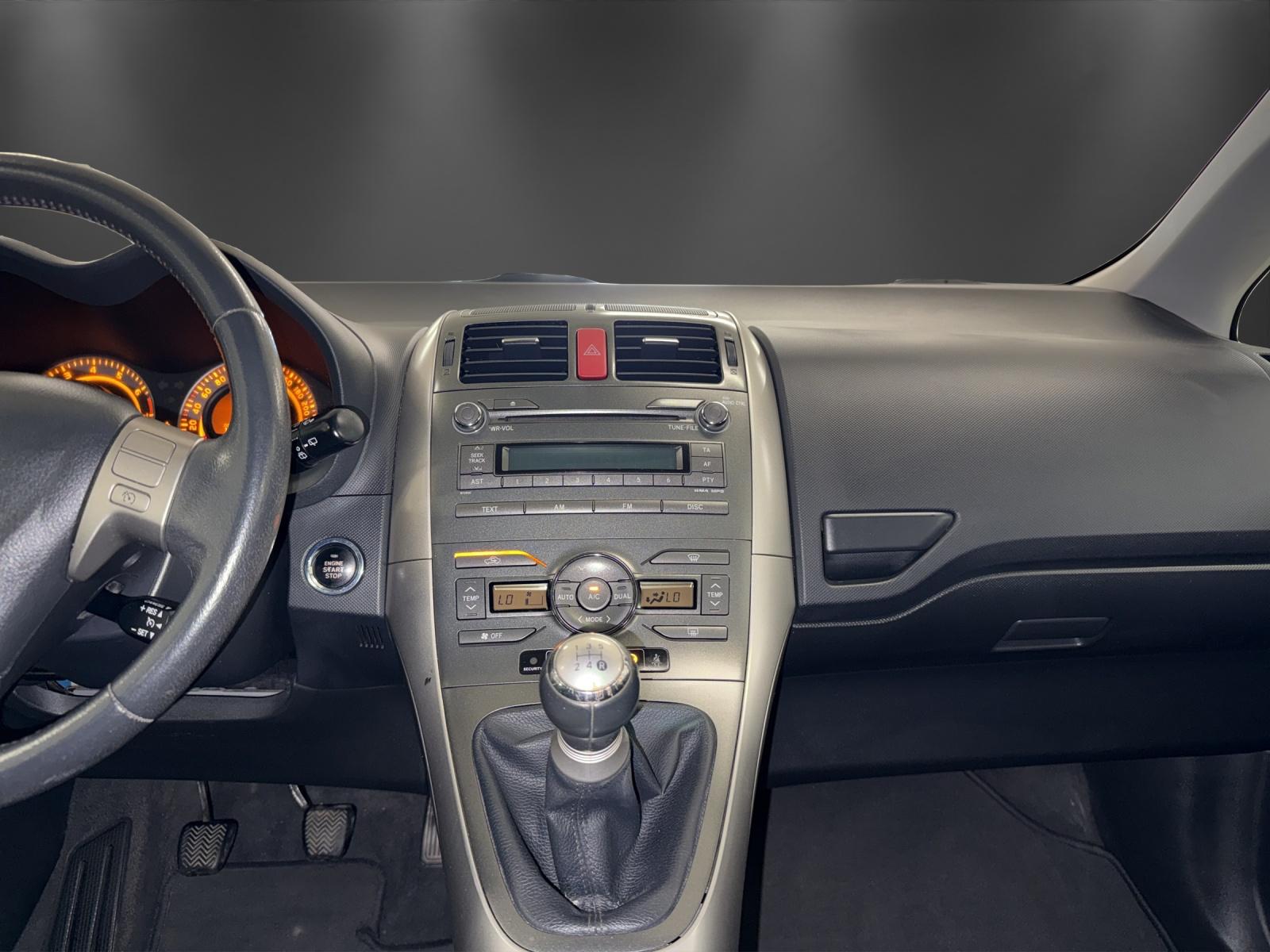 TOYOTA Auris 1.6 Style-image-10