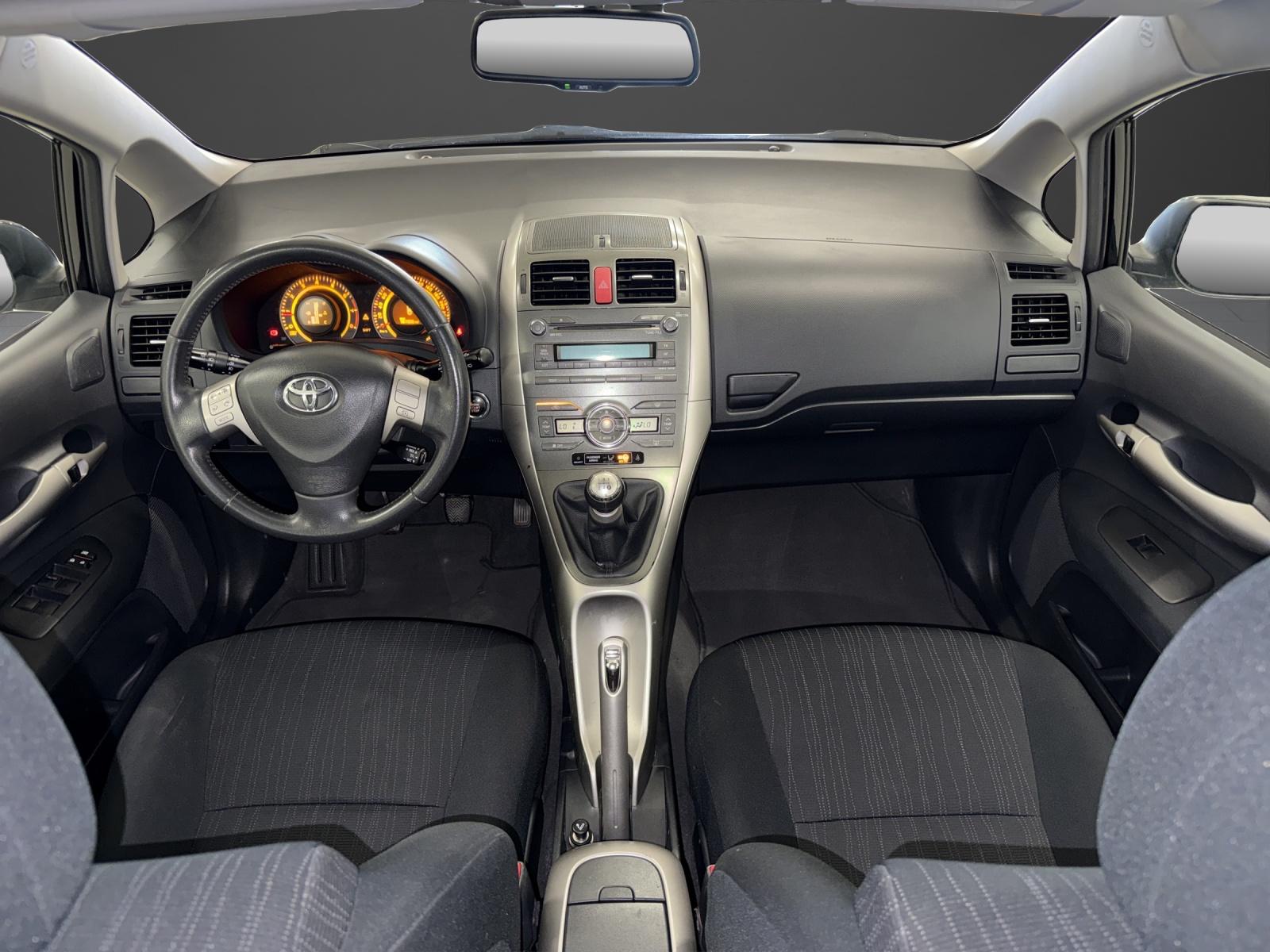 TOYOTA Auris 1.6 Style-image-8