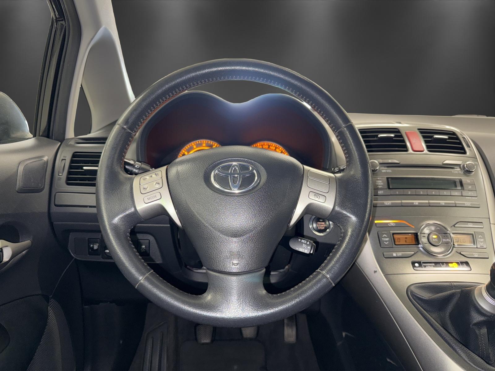 TOYOTA Auris 1.6 Style-image-11