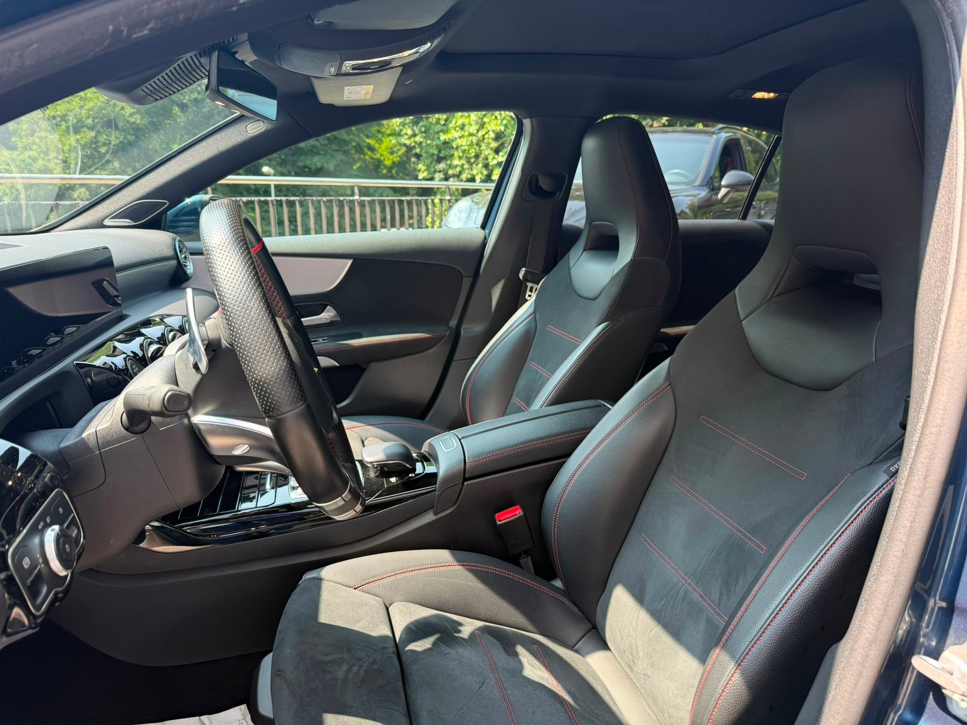 MERCEDES-BENZ A 35 AMG 4Matic Speedshift-image-8