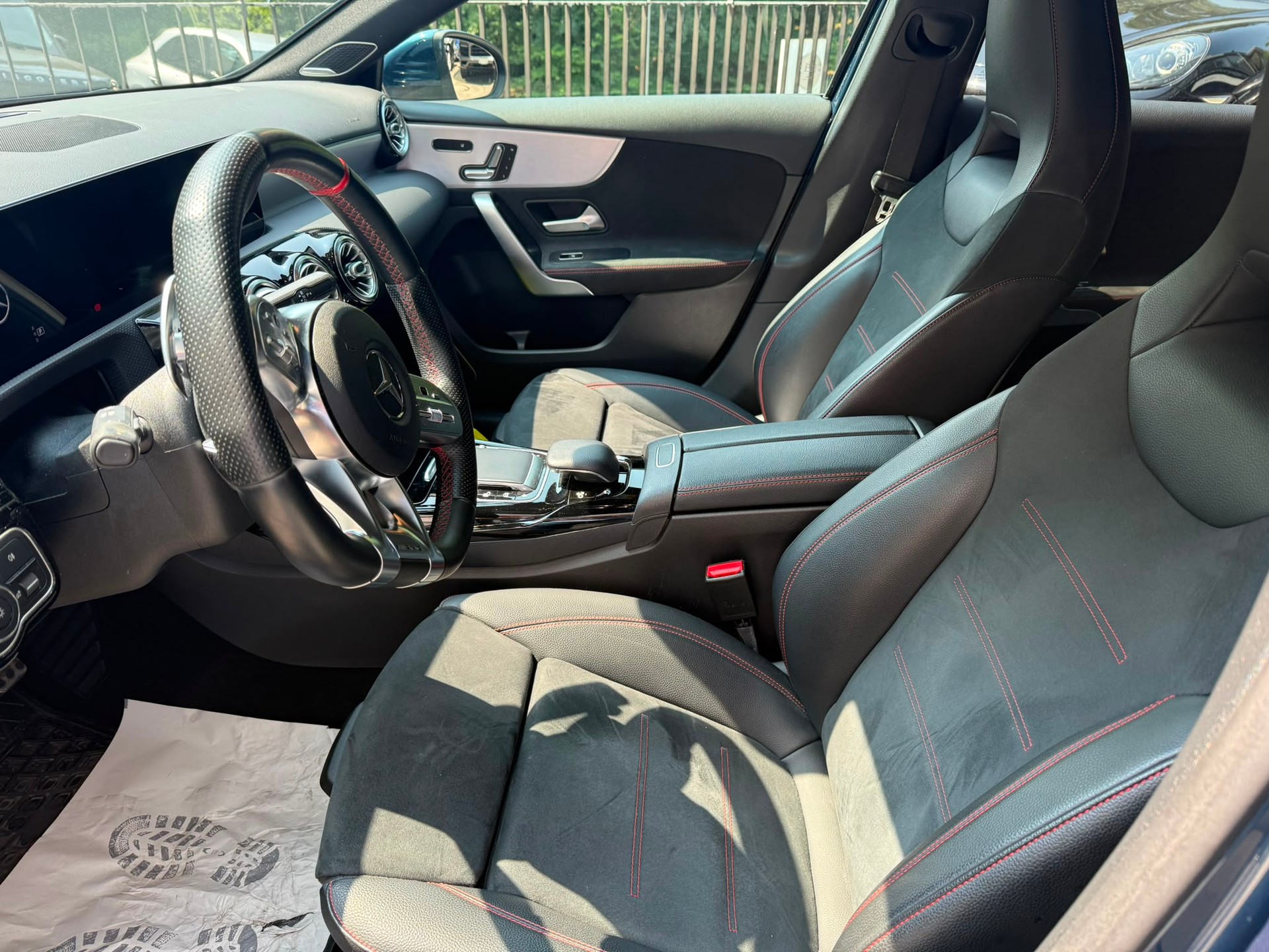MERCEDES-BENZ A 35 AMG 4Matic Speedshift-image-9