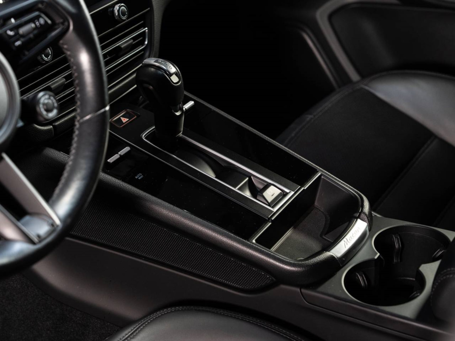 PORSCHE Macan T (MY23)-image-13