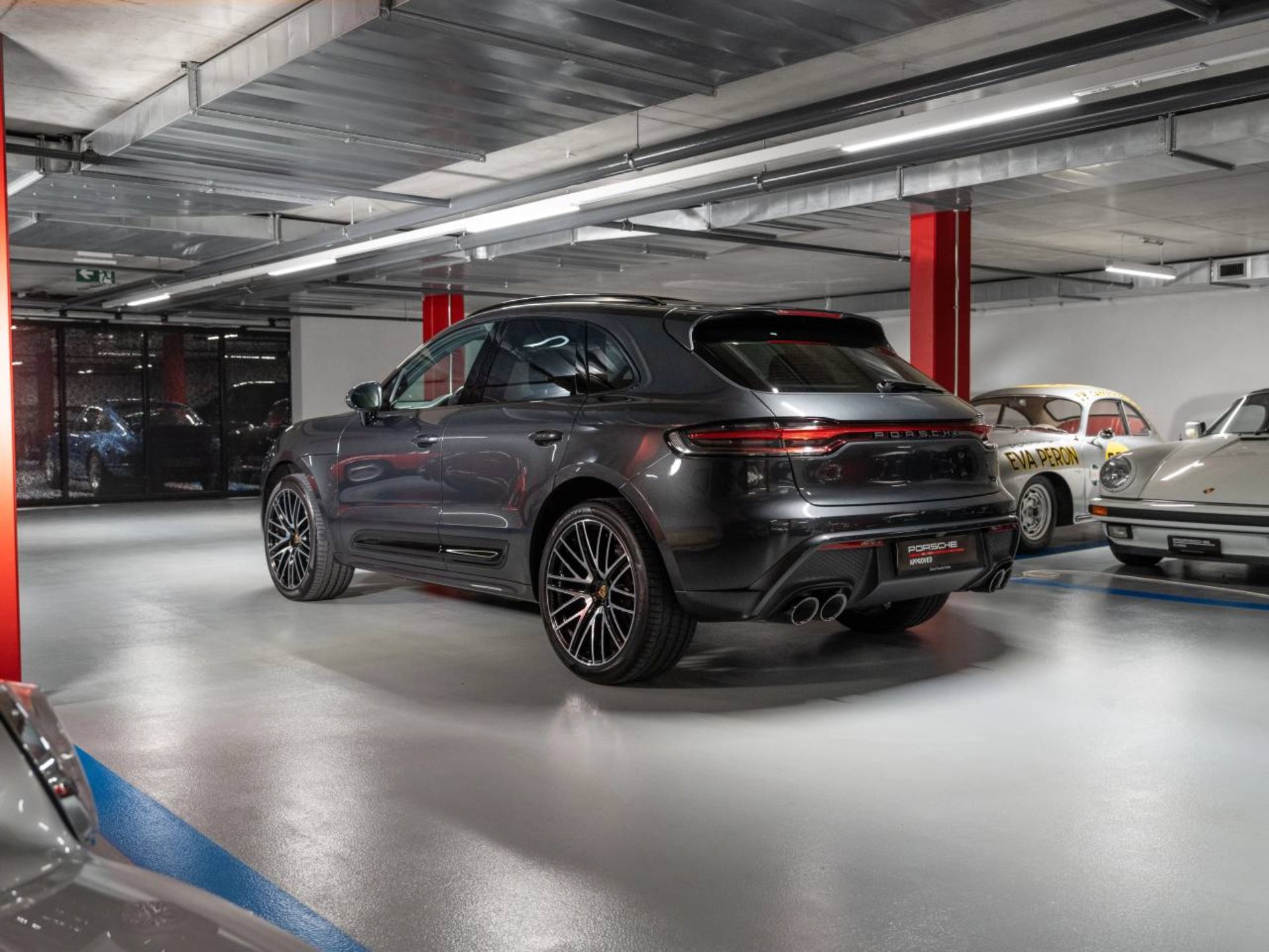 PORSCHE Macan T (MY23)-image-2