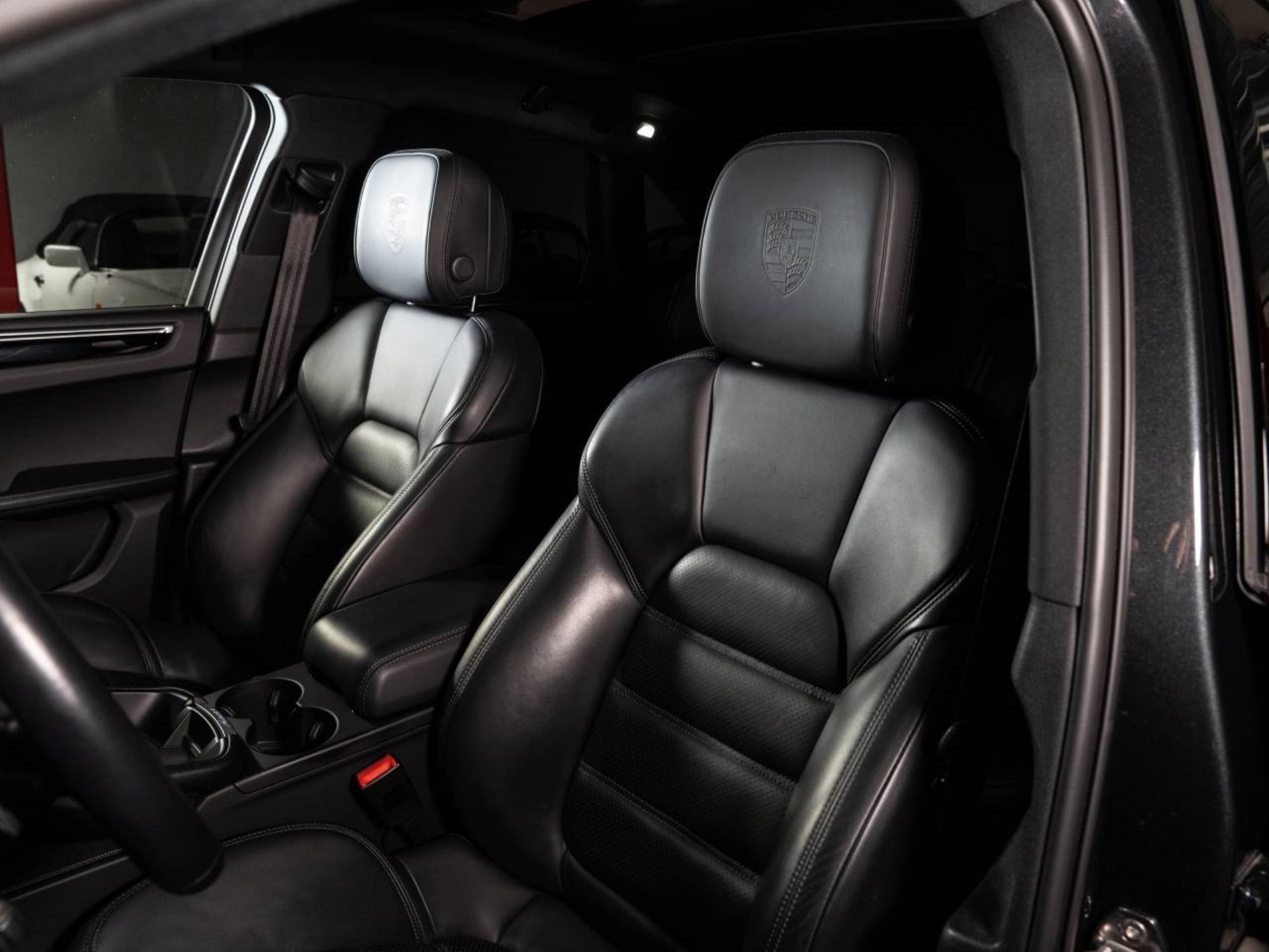 PORSCHE Macan T (MY23)-image-4