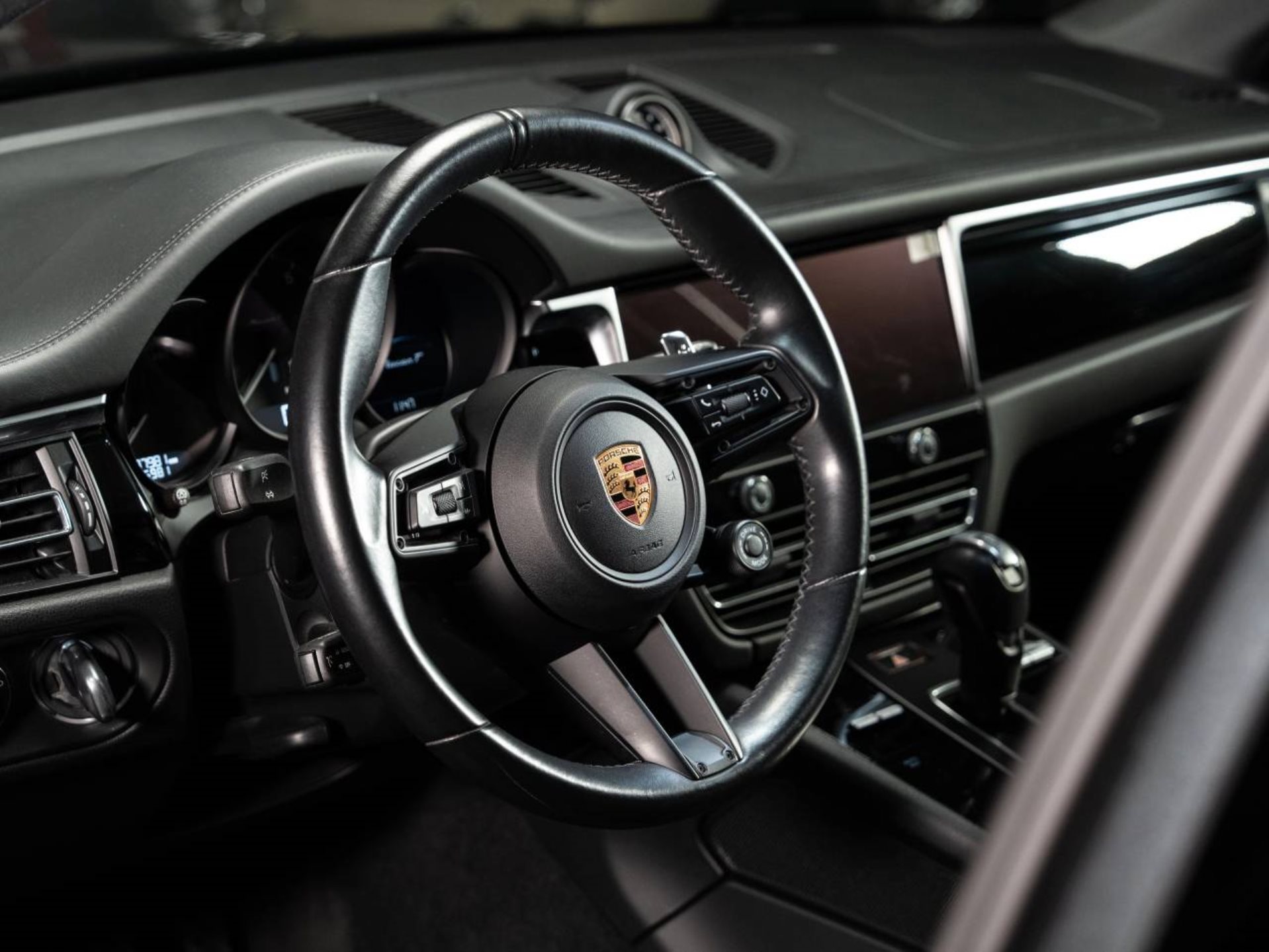 PORSCHE Macan T (MY23)-image-8
