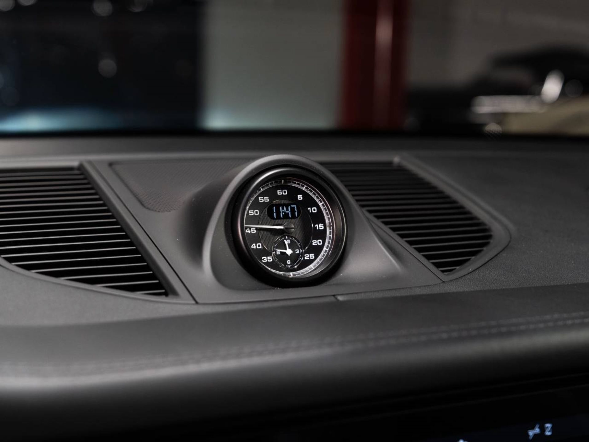 PORSCHE Macan T (MY23)-image-9
