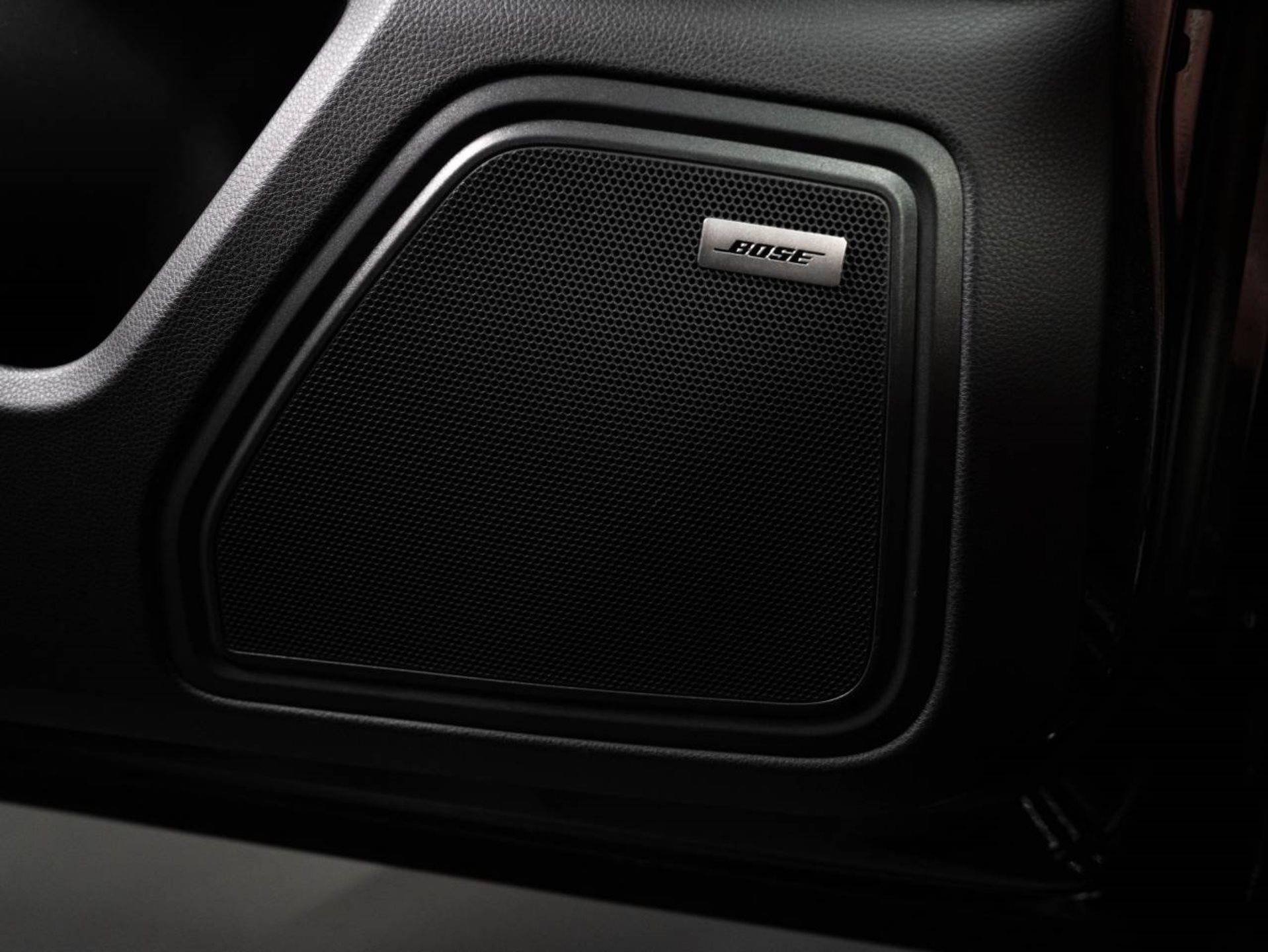 PORSCHE Macan T (MY23)-image-17