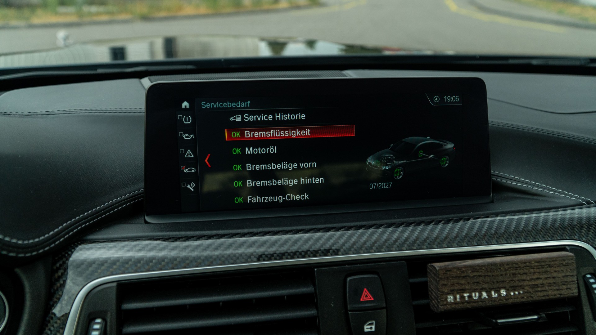 BMW M4 Competition-image-12