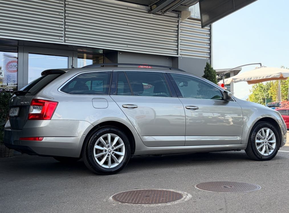 SKODA Octavia Combi 1.8 TSI Elegance DSG-image-2