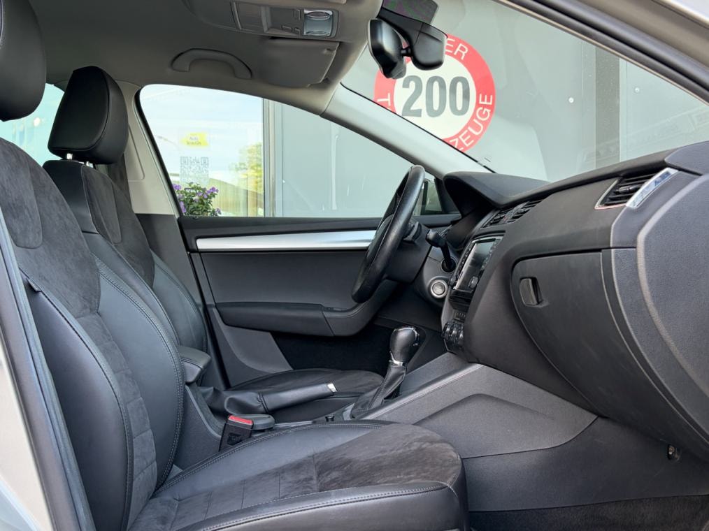 SKODA Octavia Combi 1.8 TSI Elegance DSG-image-7