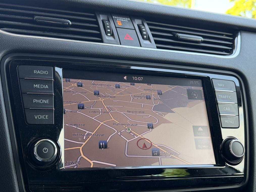 SKODA Octavia Combi 1.8 TSI Elegance DSG-image-4
