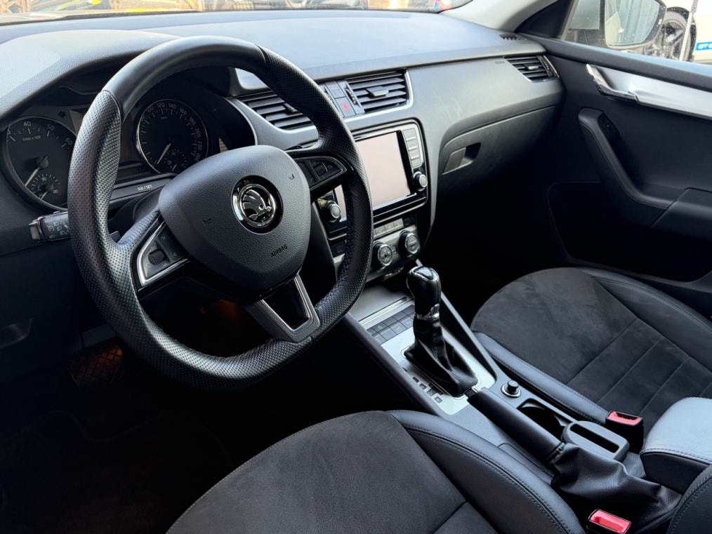 SKODA Octavia Combi 1.8 TSI Elegance DSG-image-3