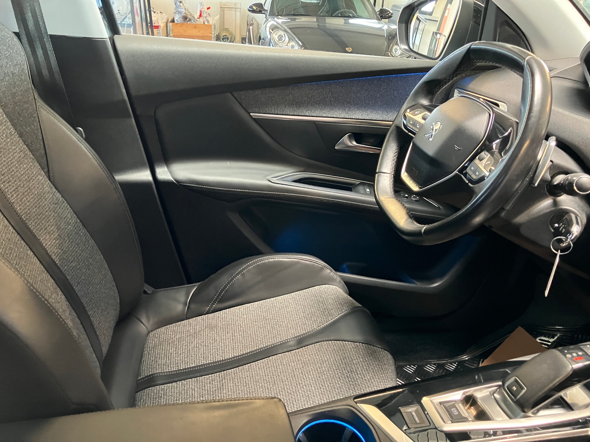 PEUGEOT 3008 1.6 THP Allure EAT Automat-image-26