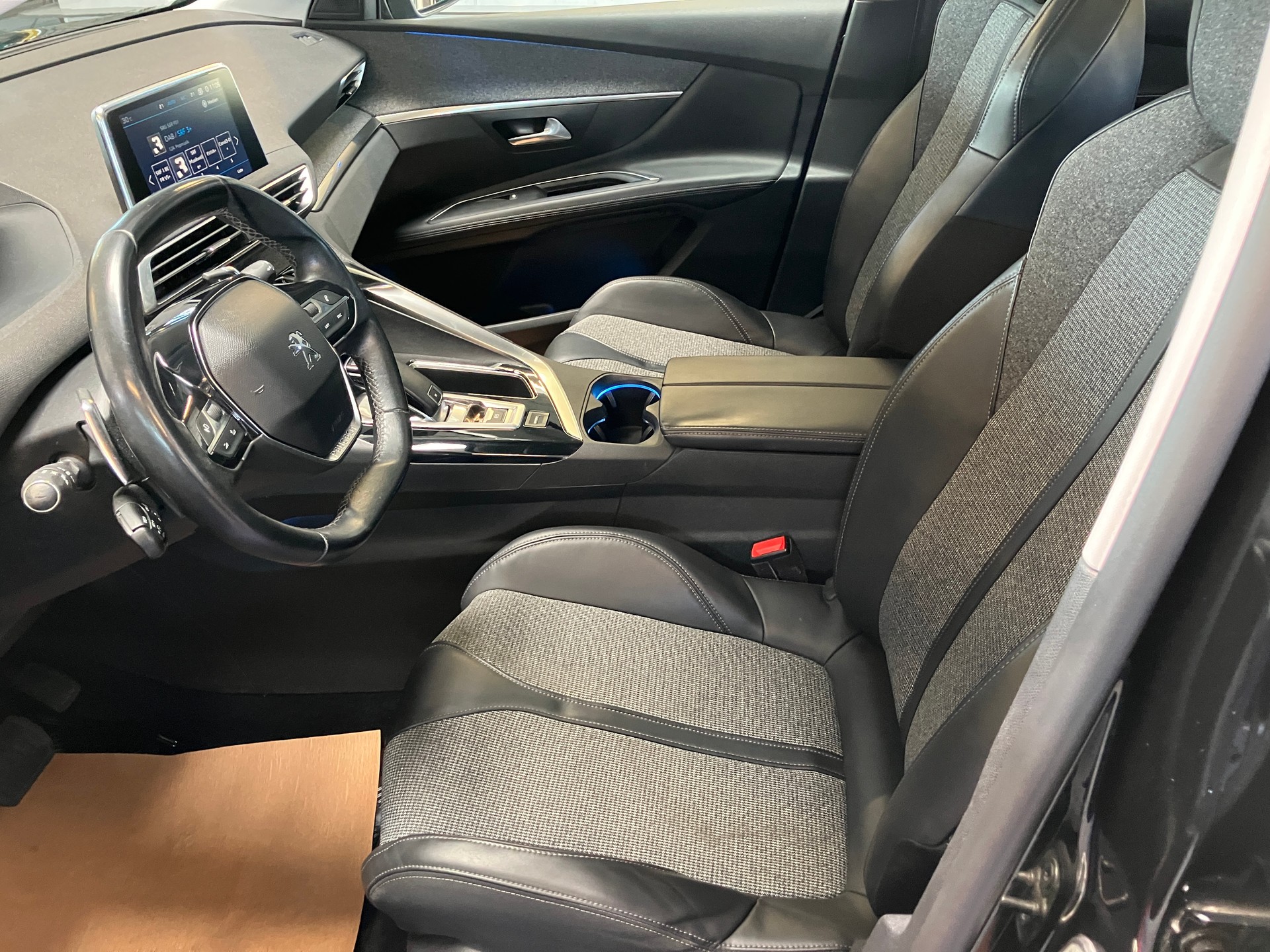 PEUGEOT 3008 1.6 THP Allure EAT Automat-image-18
