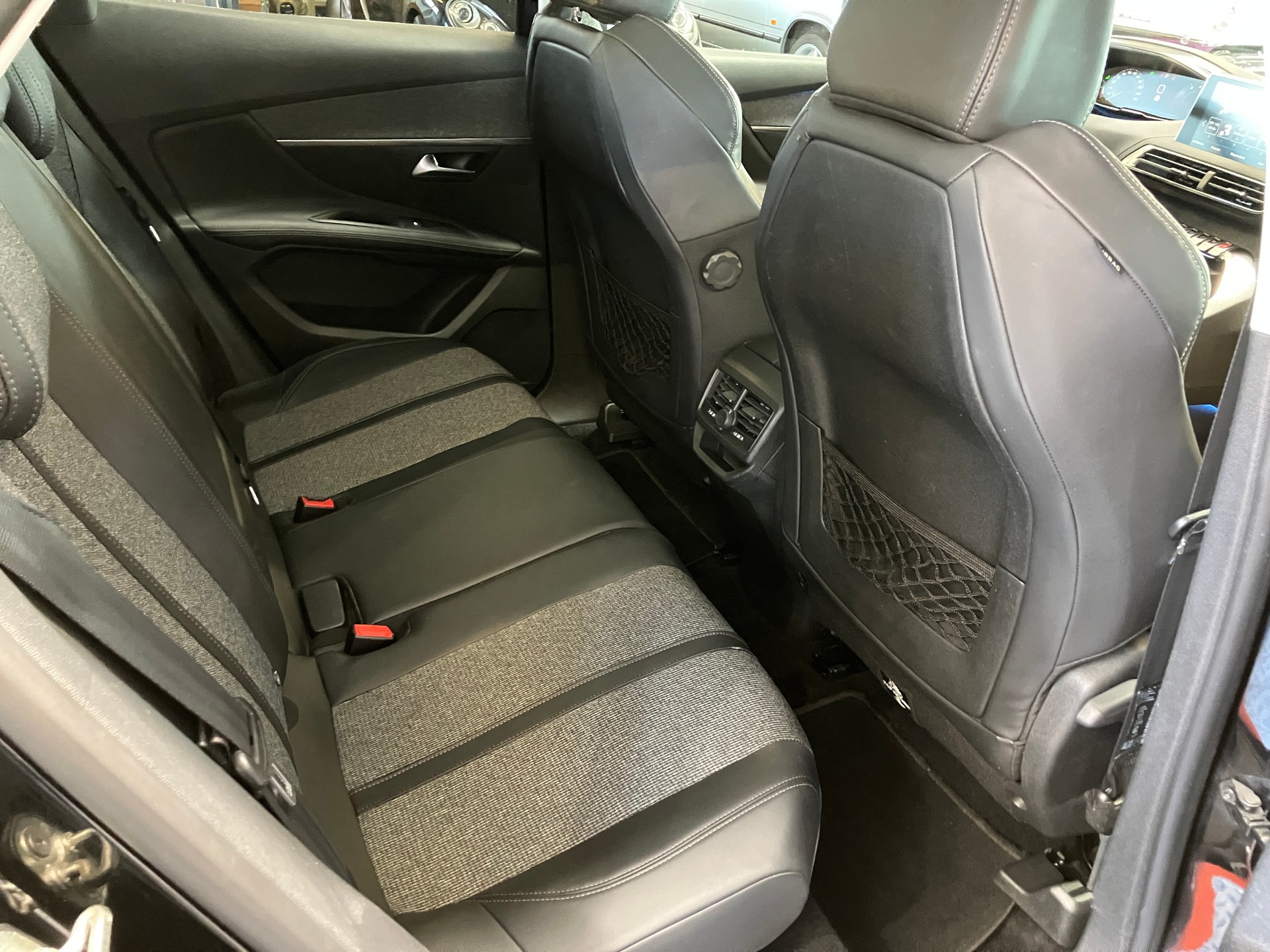 PEUGEOT 3008 1.6 THP Allure EAT Automat-image-22