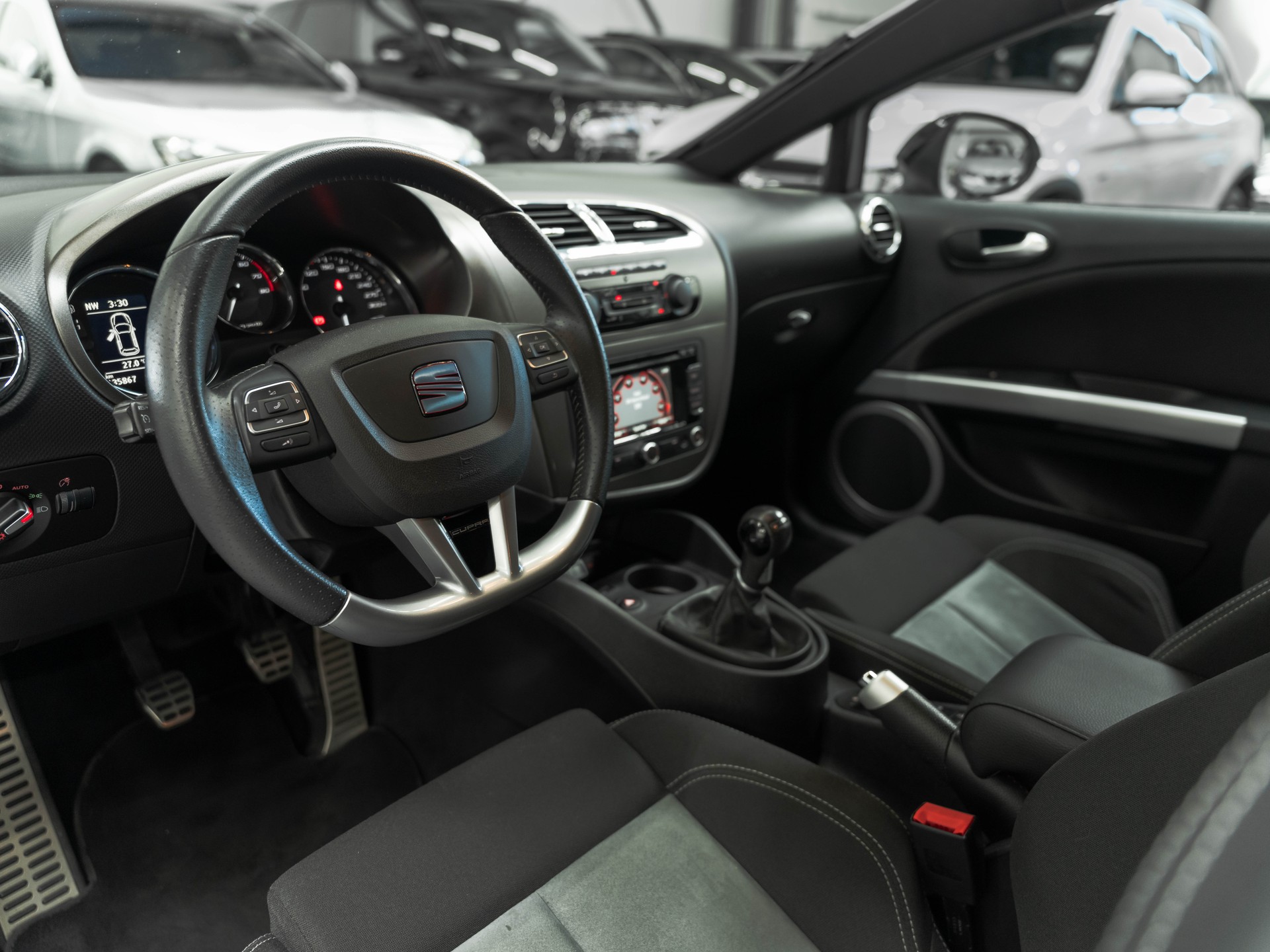 SEAT Leon 2.0 TSI Cupra R-image-7
