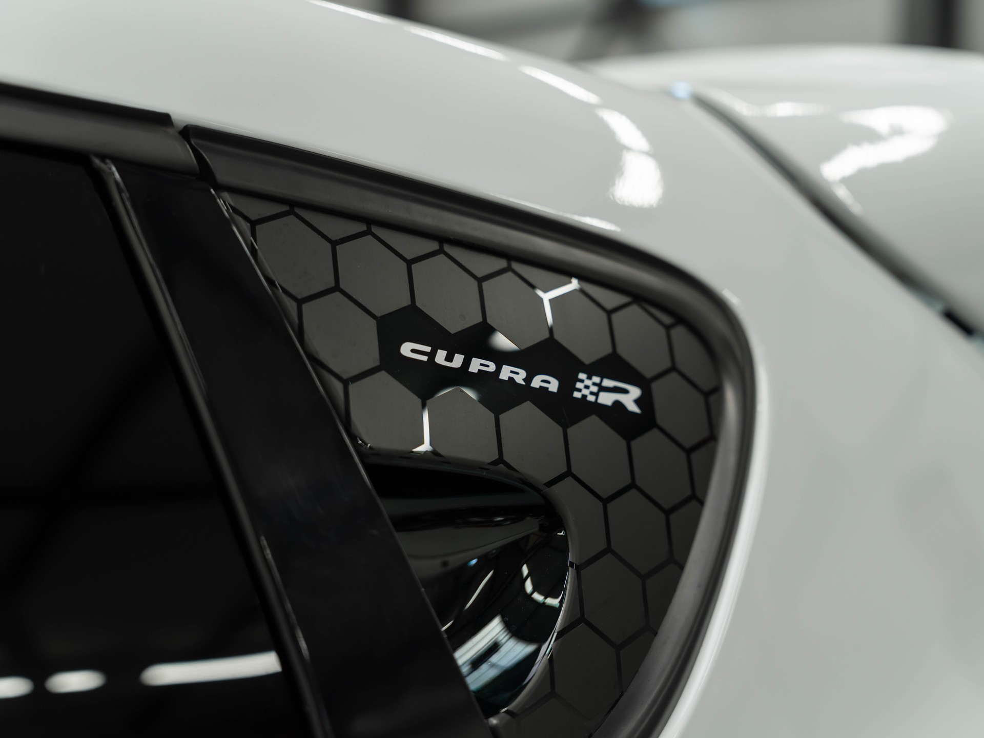 SEAT Leon 2.0 TSI Cupra R-image-13