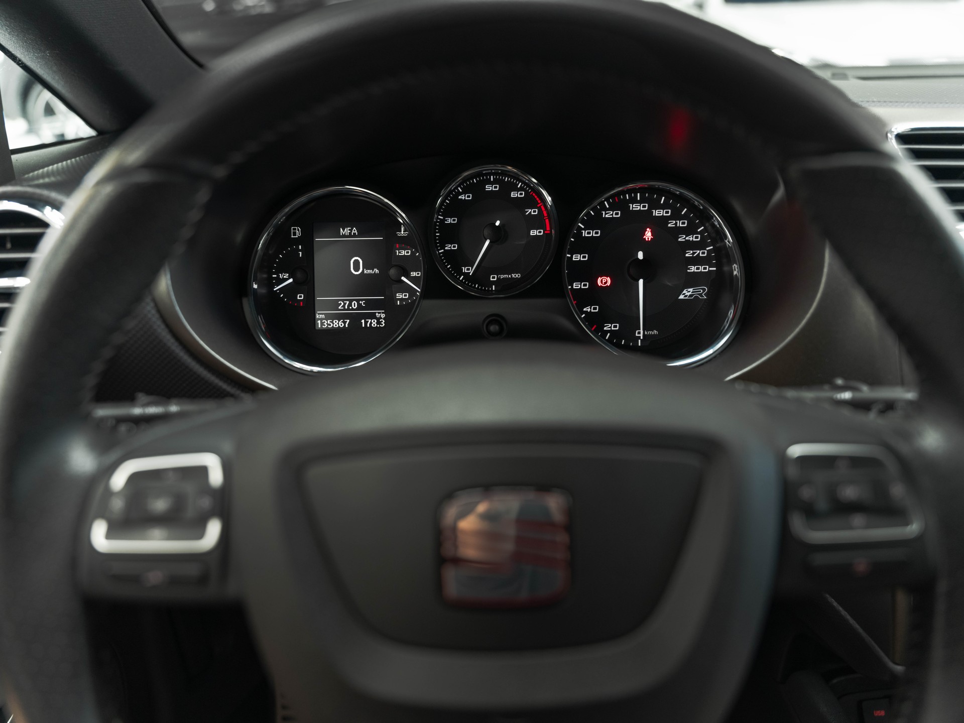 SEAT Leon 2.0 TSI Cupra R-image-24