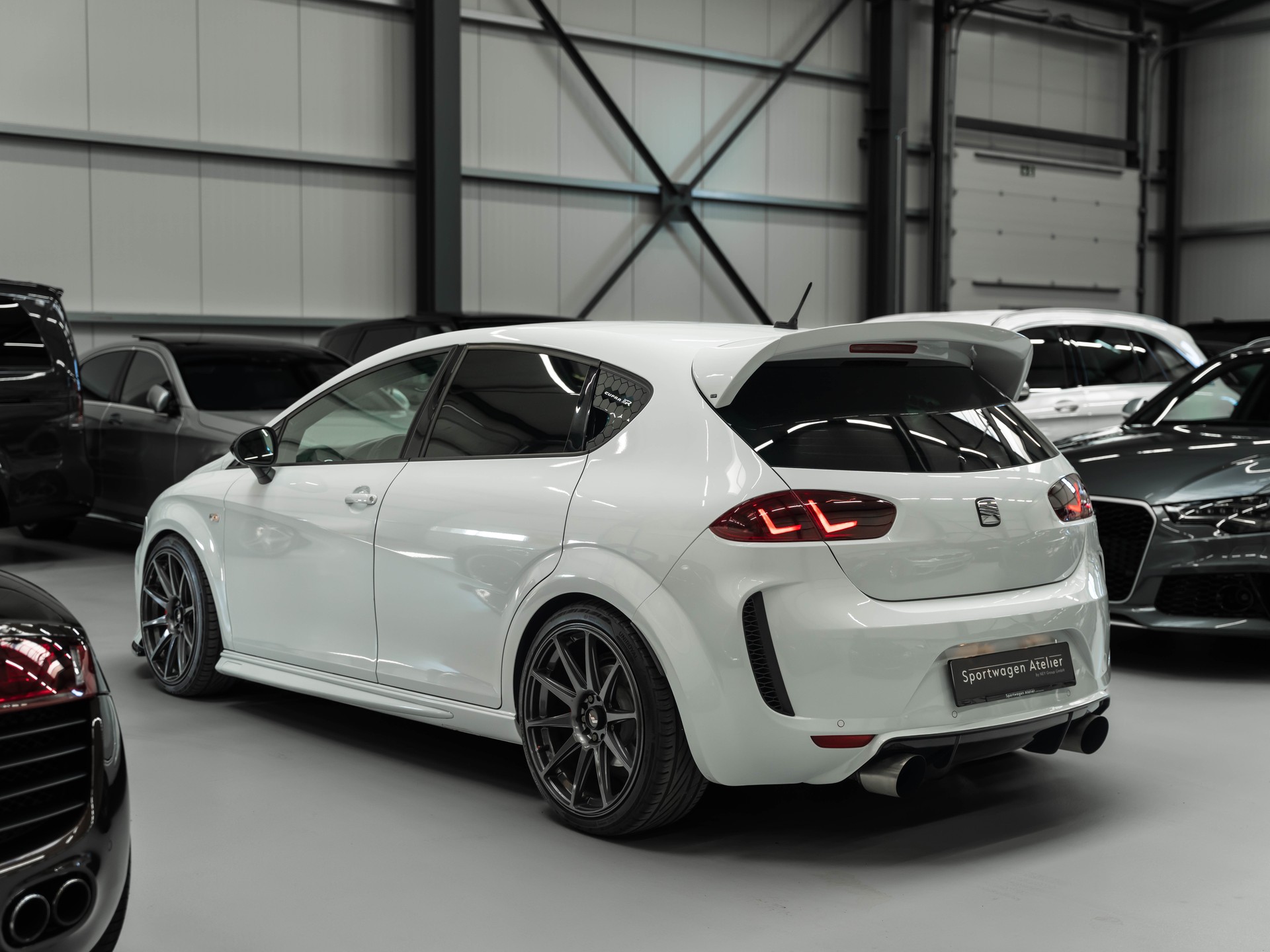 SEAT Leon 2.0 TSI Cupra R-showroom-element-1