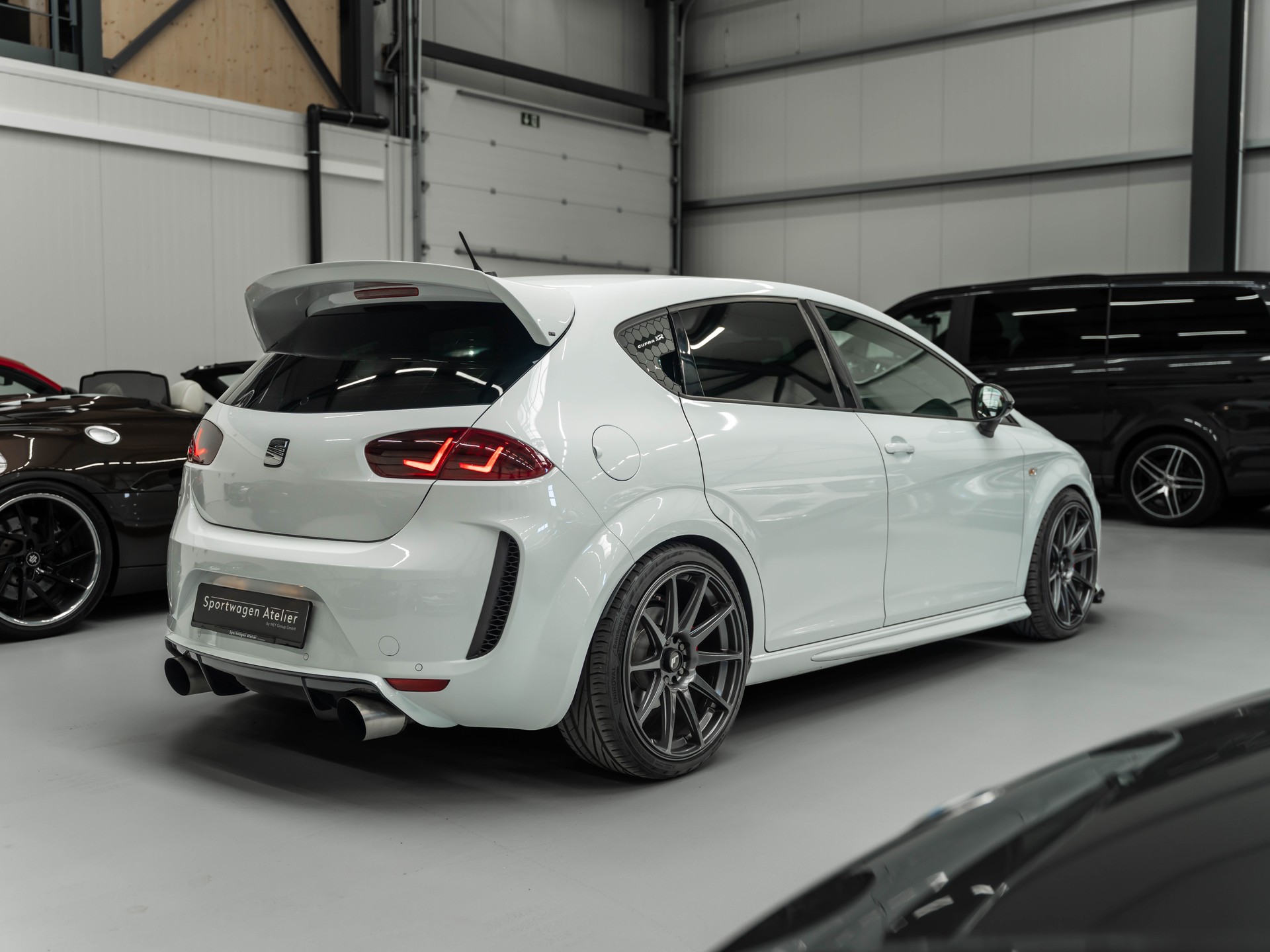SEAT Leon 2.0 TSI Cupra R-showroom-element-3