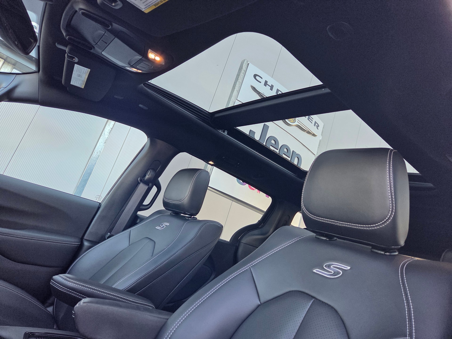 CHRYSLER Pacifica 3.6 V6 4x4 Limited 290PS / 7-Plätzer-image-7