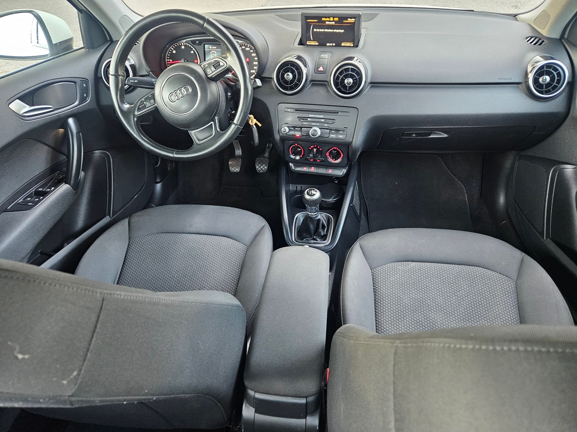 AUDI A1 Sportback 1.6 TDI Start-image-8