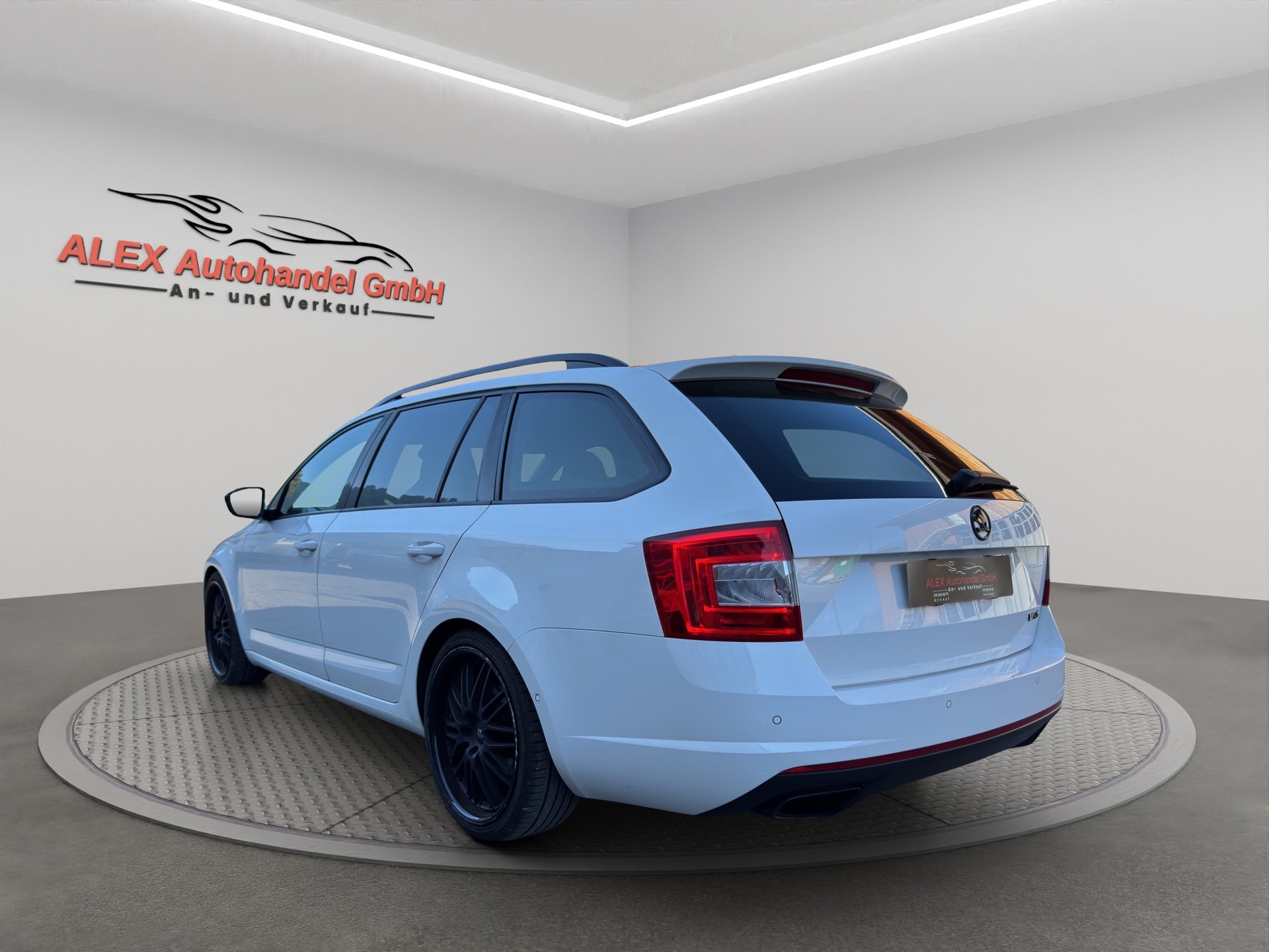 SKODA Octavia Combi 2.0 TSI RS DSG-image-3