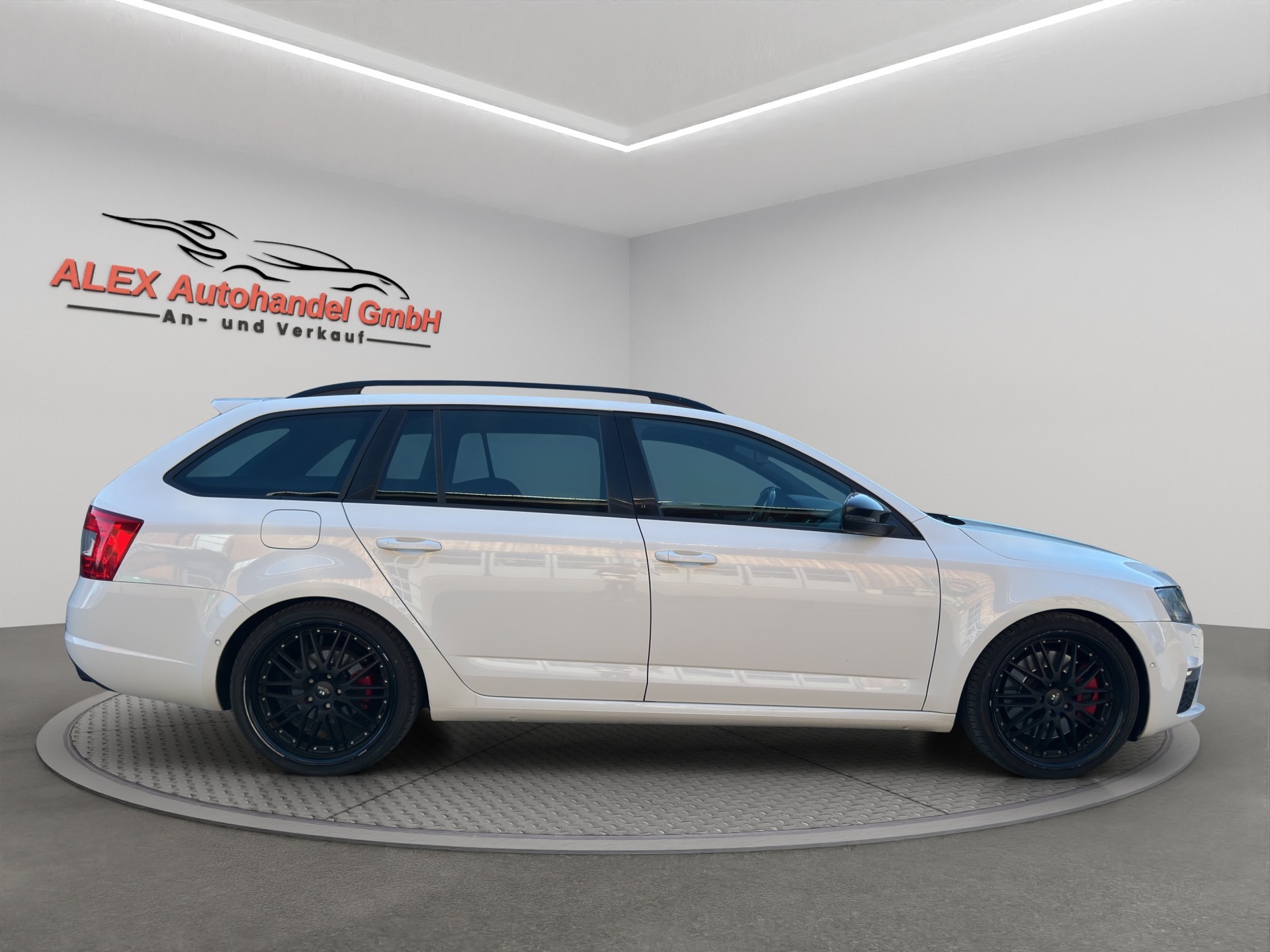 SKODA Octavia Combi 2.0 TSI RS DSG-image-7