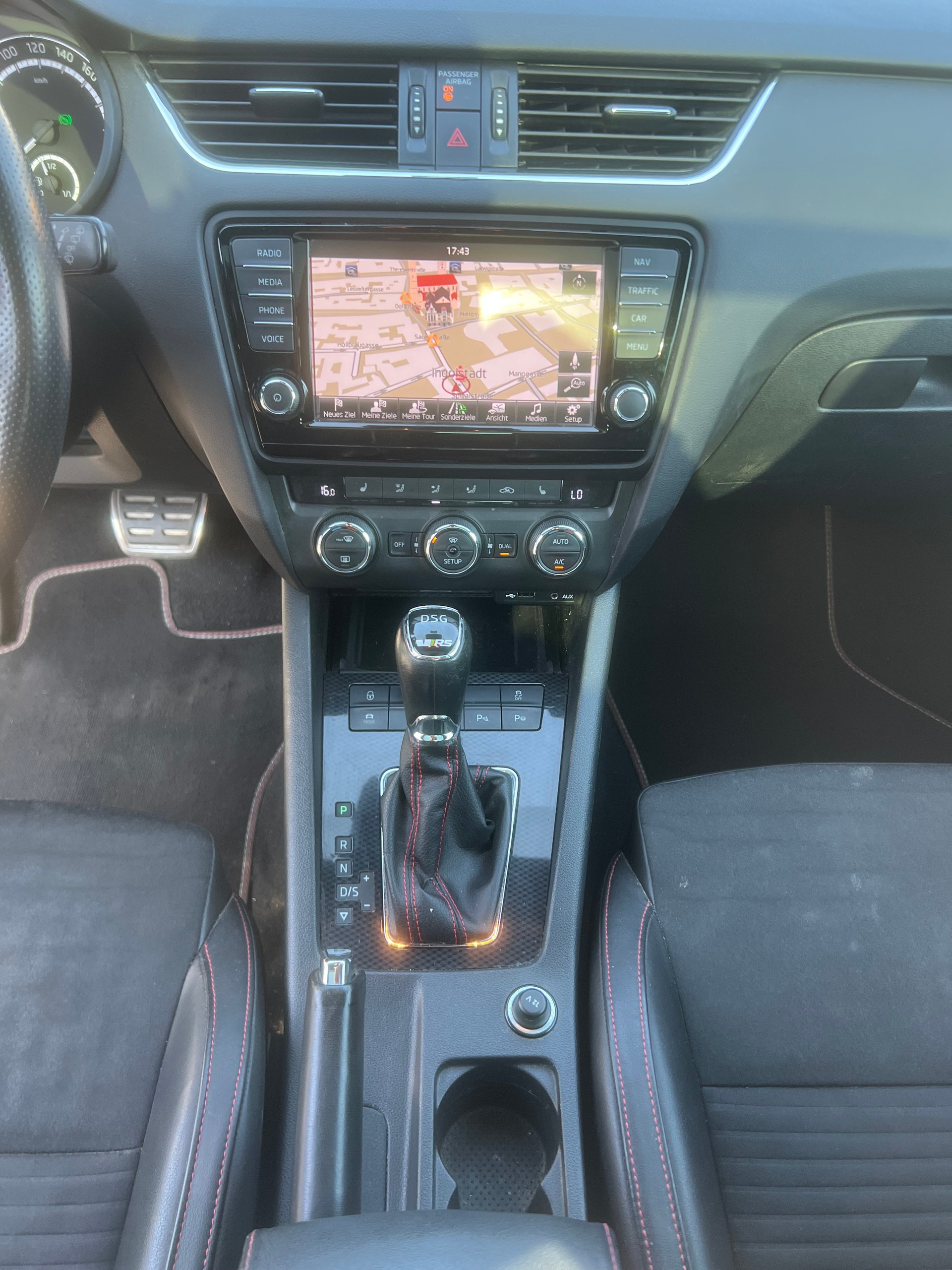 SKODA Octavia Combi 2.0 TSI RS DSG-image-13
