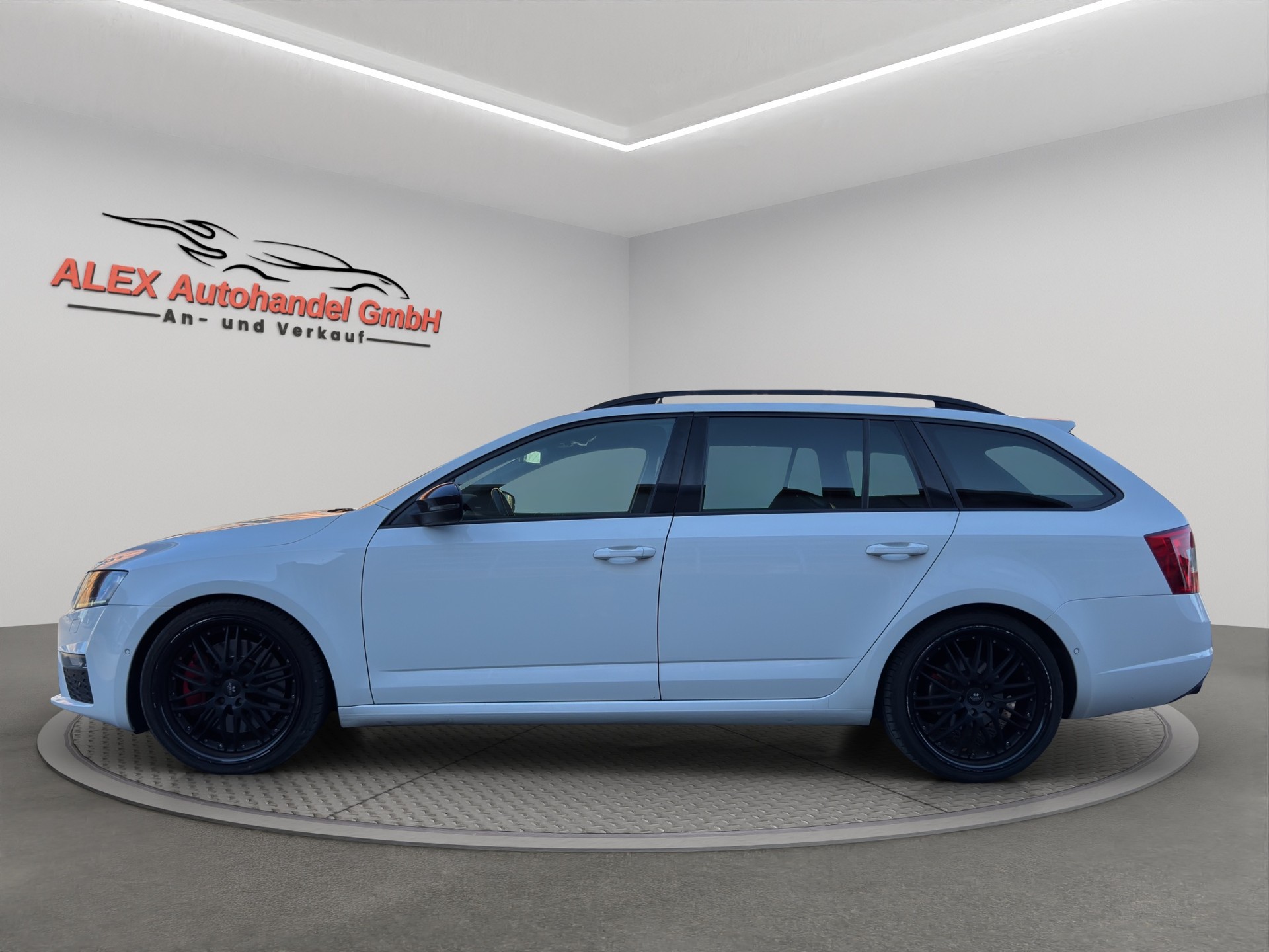 SKODA Octavia Combi 2.0 TSI RS DSG-image-2