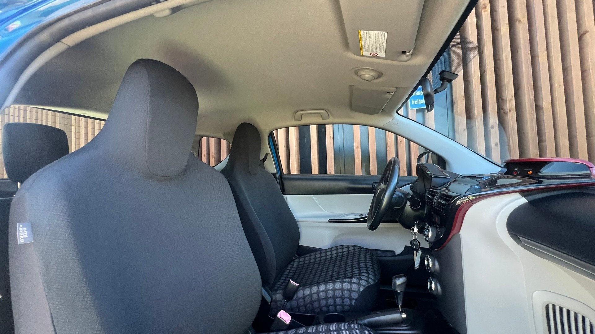 TOYOTA iQ3 1.33 DUAL VVT-i MULTIDRIVE l 98 PS-image-23