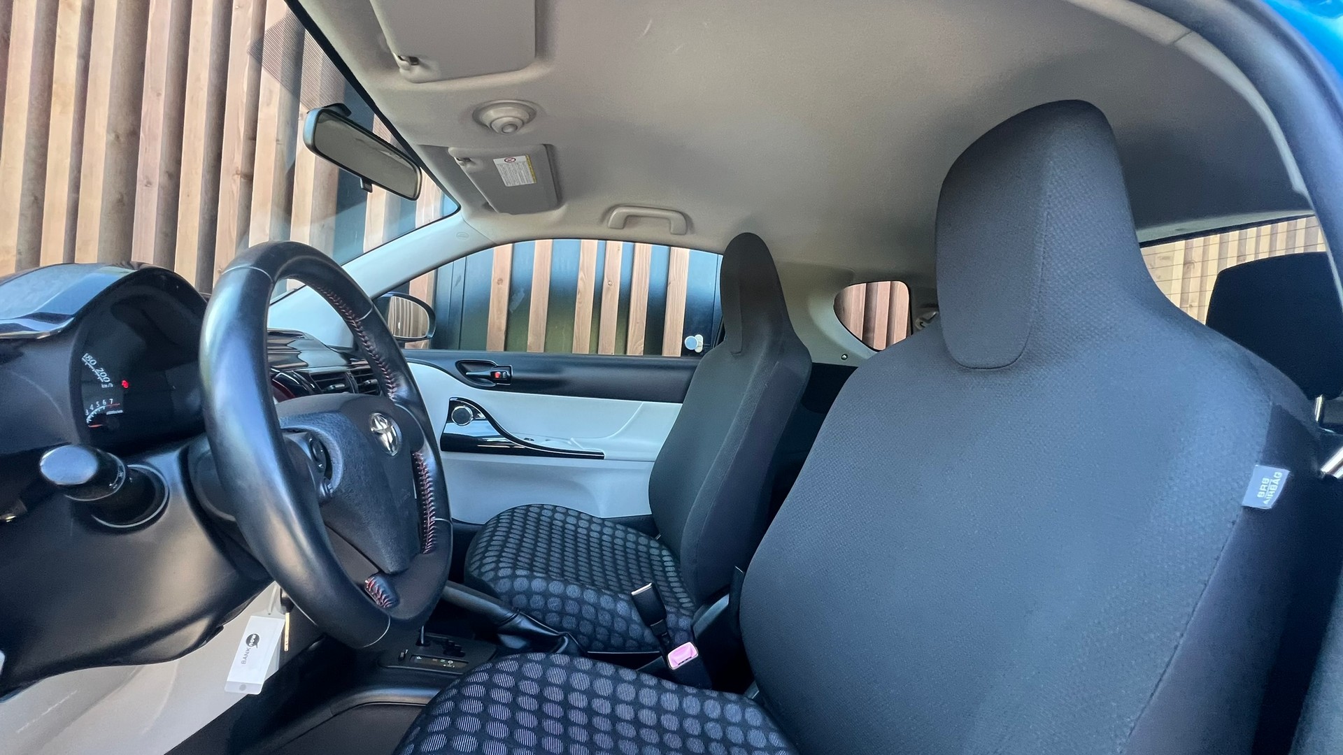 TOYOTA iQ3 1.33 DUAL VVT-i MULTIDRIVE l 98 PS-image-22