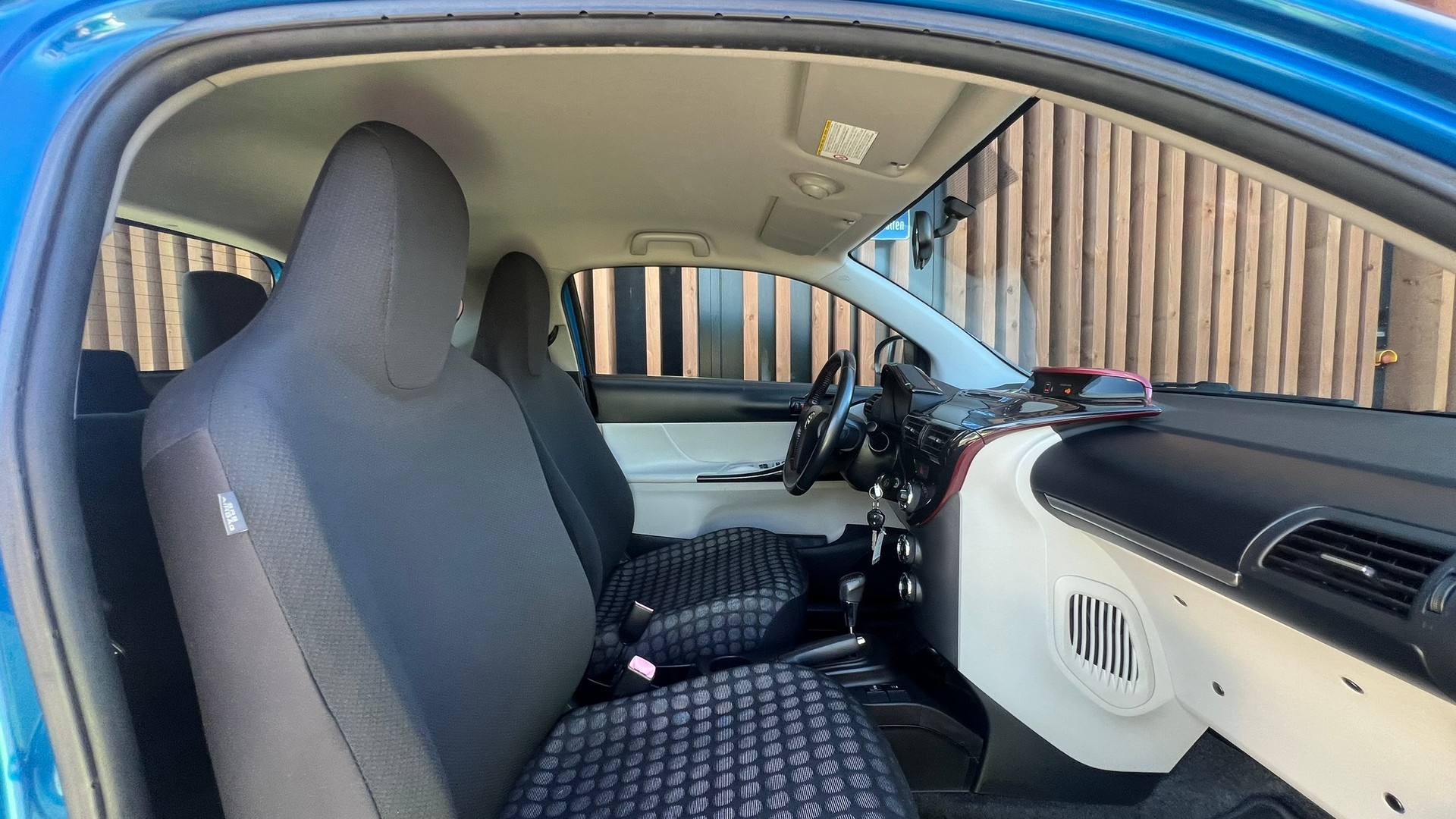 TOYOTA iQ3 1.33 DUAL VVT-i MULTIDRIVE l 98 PS-image-21