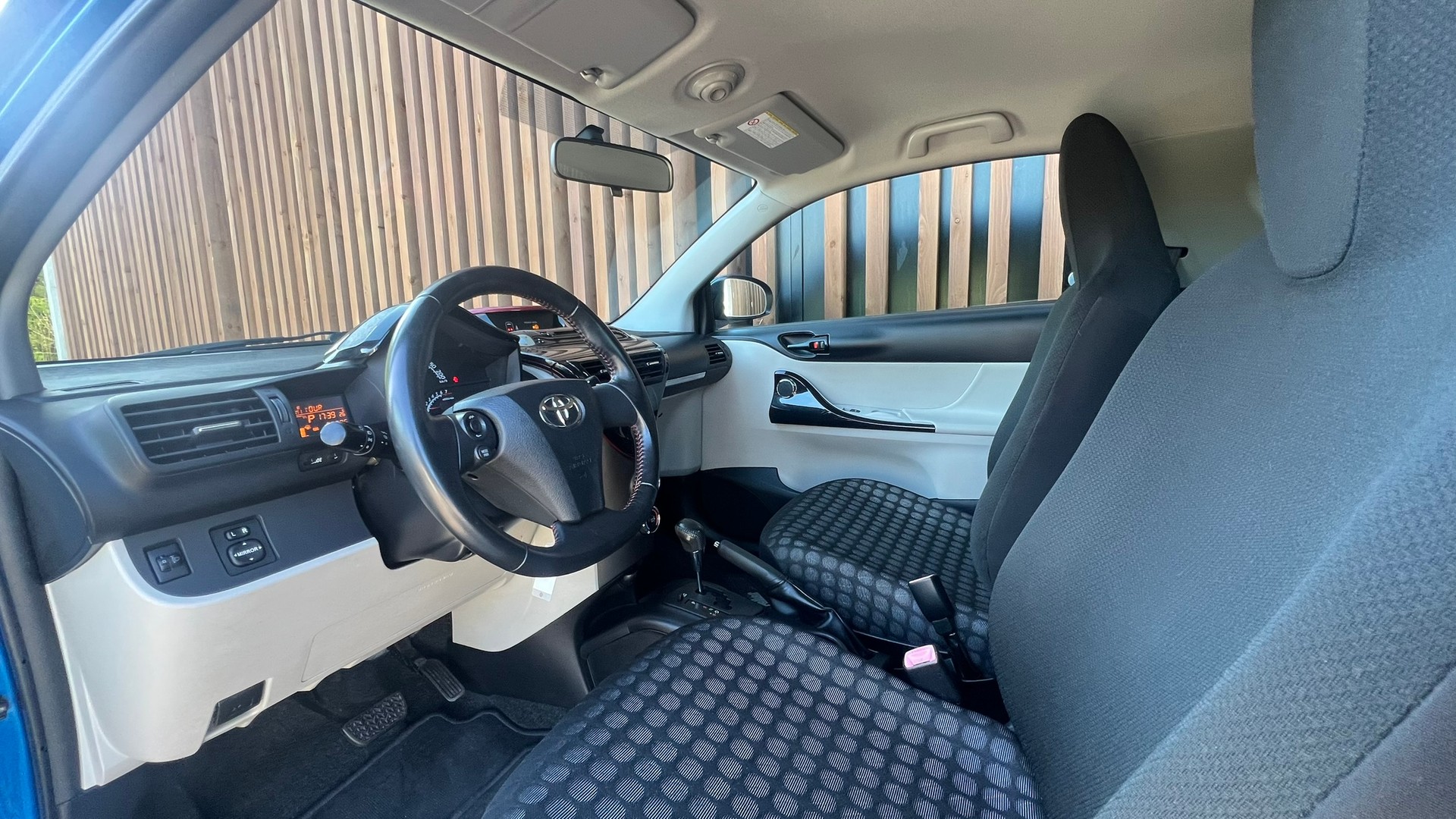 TOYOTA iQ3 1.33 DUAL VVT-i MULTIDRIVE l 98 PS-image-25