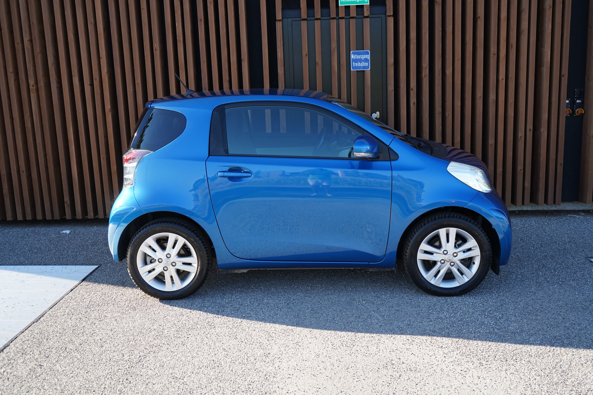 TOYOTA iQ3 1.33 DUAL VVT-i MULTIDRIVE l 98 PS-image-4