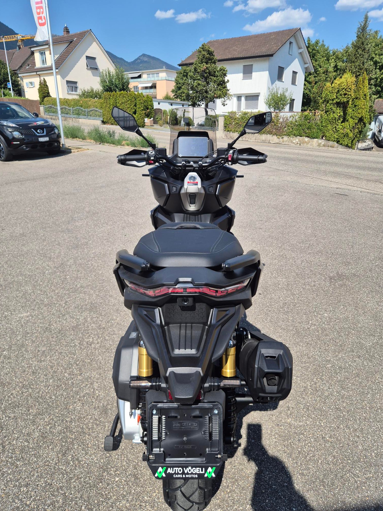 VOGE SR450X ADV-showroom-element-3