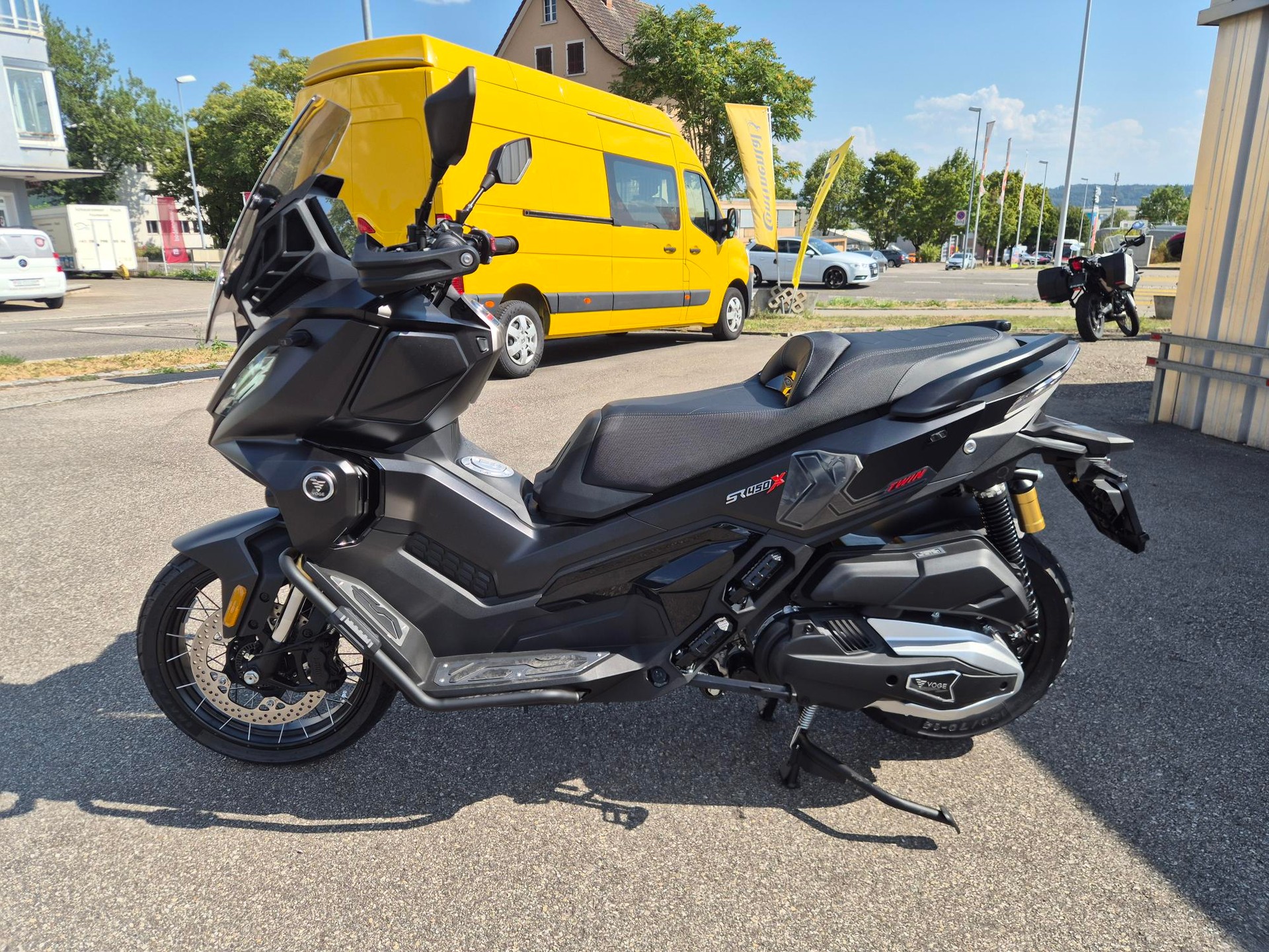 VOGE SR450X ADV-showroom-element-1