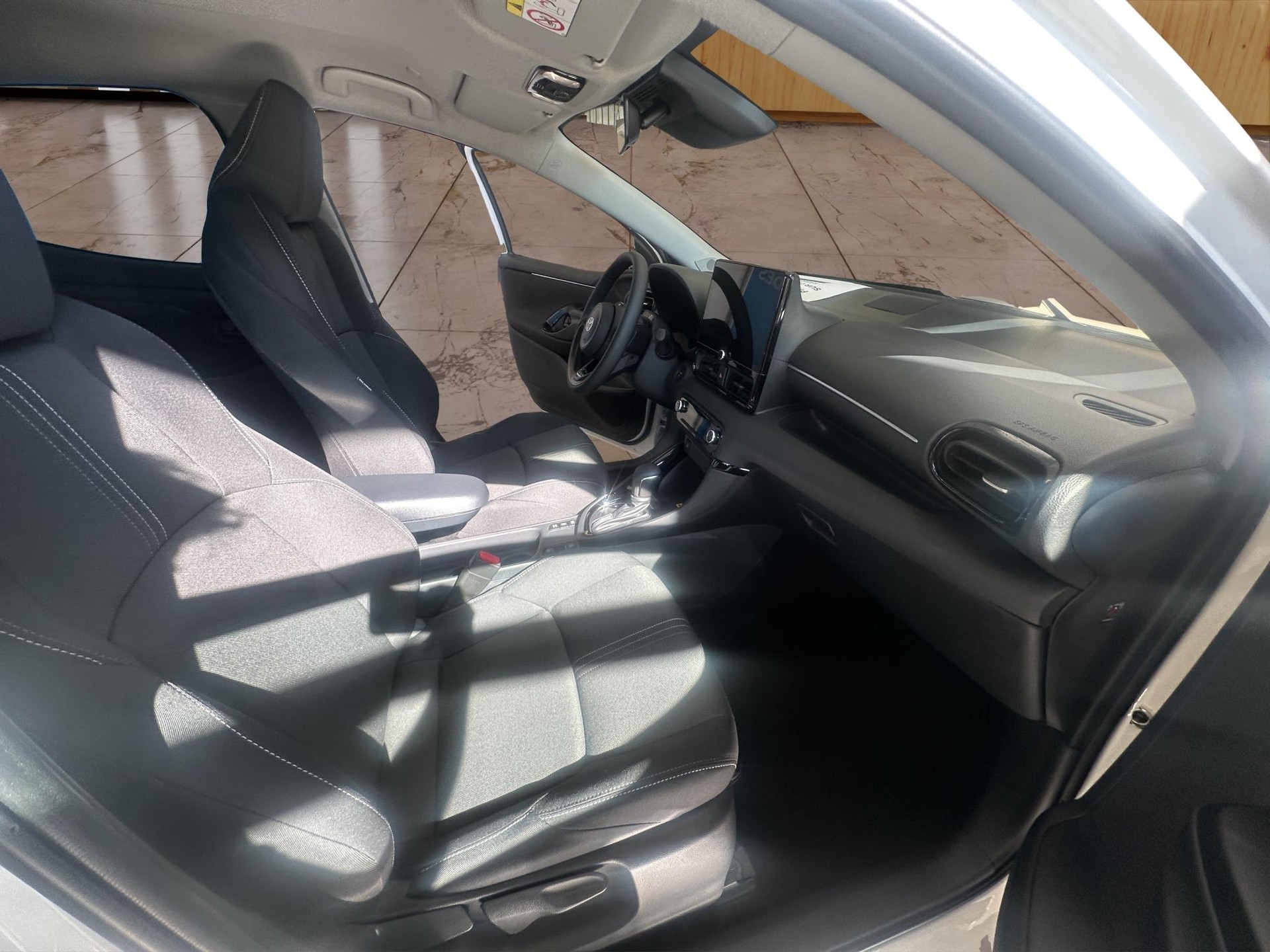 TOYOTA Yaris 1.5 VVT-i HSD Trend-image-9