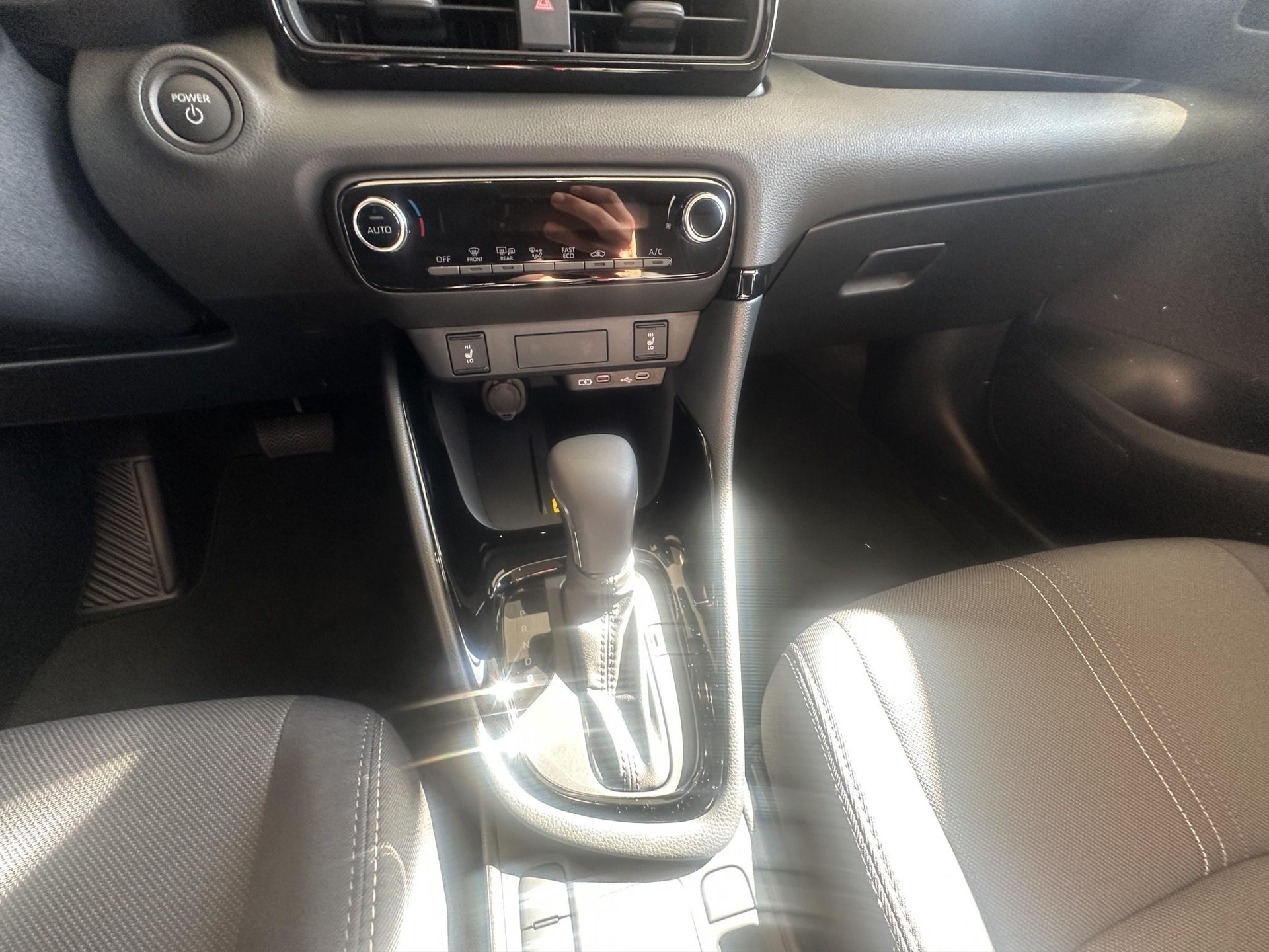 TOYOTA Yaris 1.5 VVT-i HSD Trend-image-11