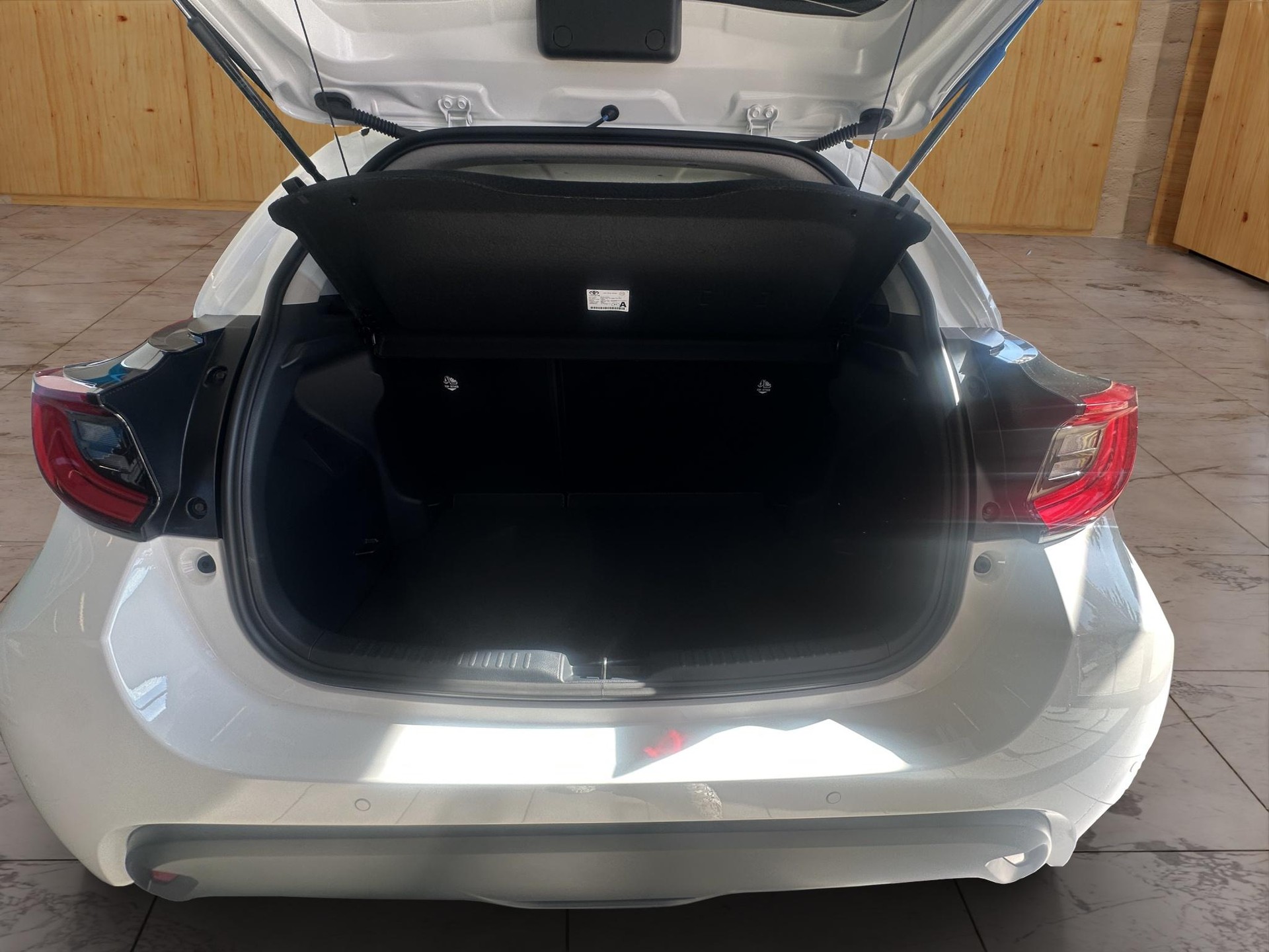 TOYOTA Yaris 1.5 VVT-i HSD Trend-image-13