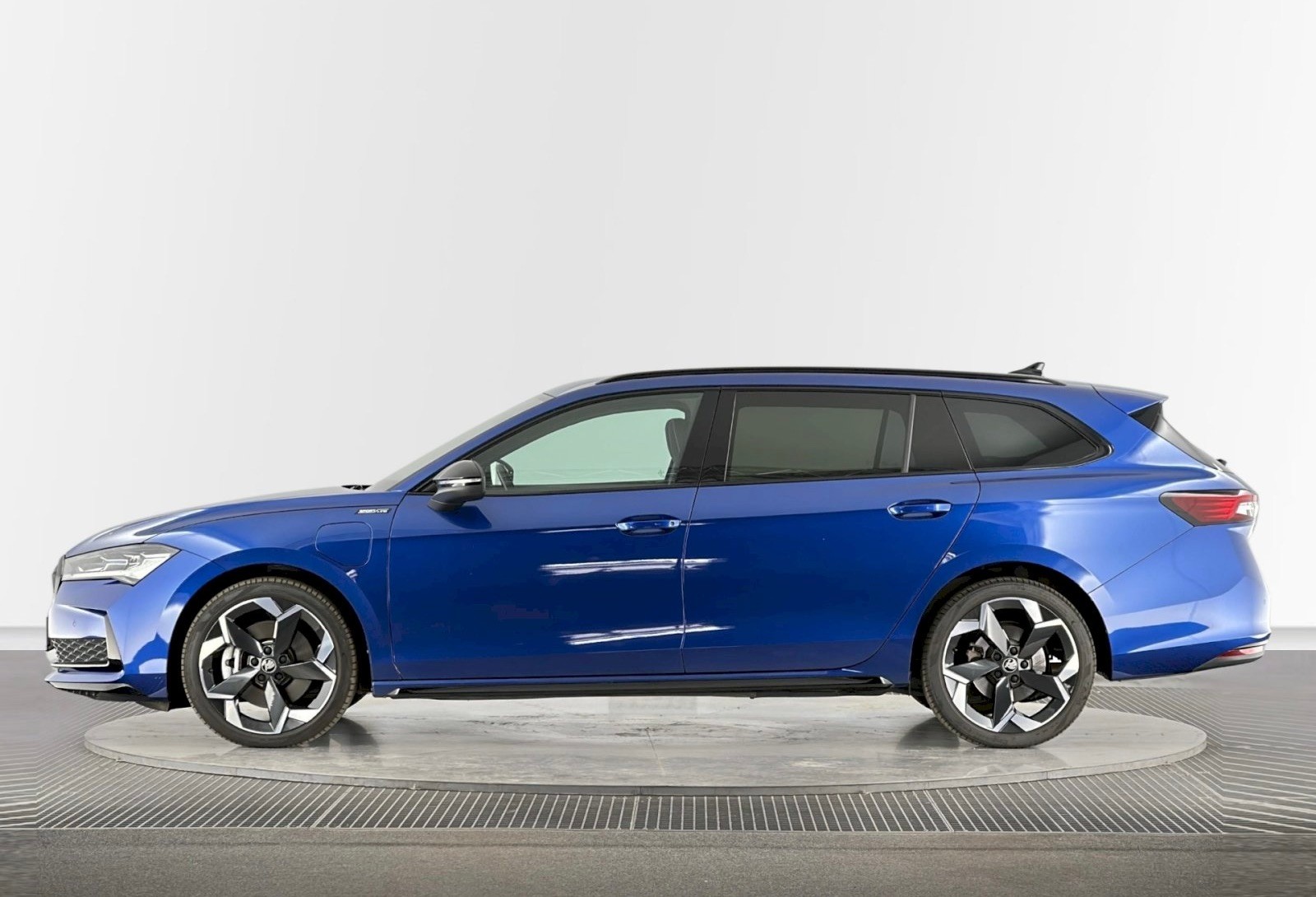SKODA Superb Combi 1.5 TSI PHEV SPORTLINE DSG * spezielle Farb-Kombi * 5 Jahre oder MAX. 100'000M Garantie!-image-1