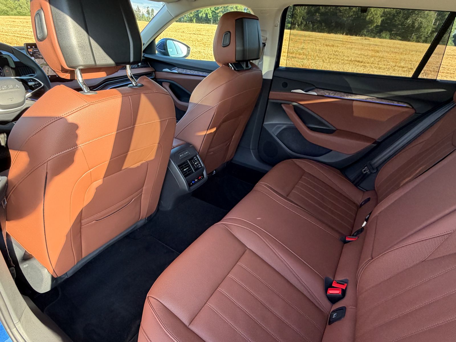 SKODA Superb Combi 1.5 TSI PHEV L&K DSG * spezielle Farb-Kombination * 5 Jahre oder MAX. 150'000KM Garantie!-image-5