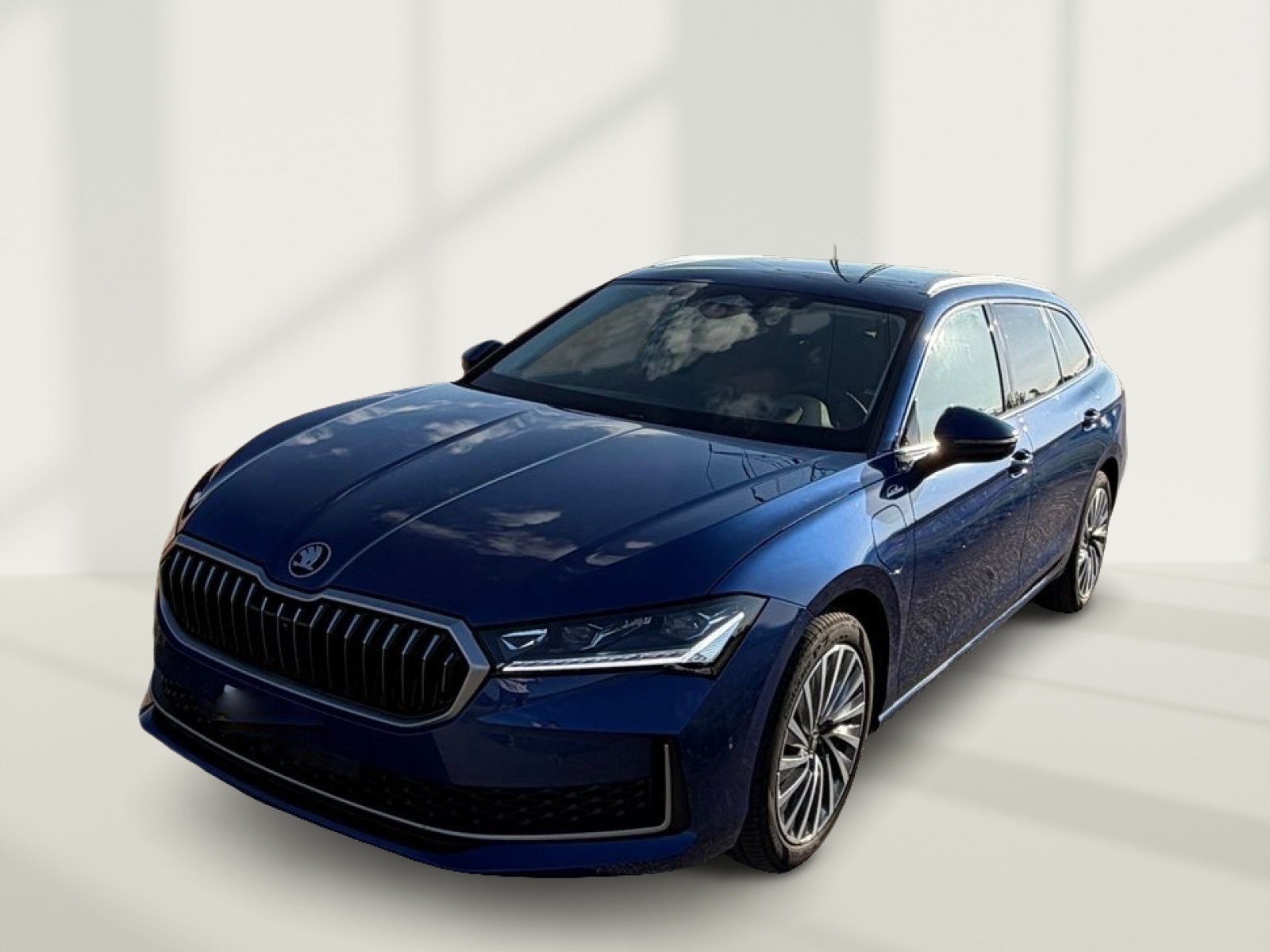 SKODA Superb Combi 1.5 TSI PHEV L&K DSG * spezielle Farb-Kombination * 5 Jahre oder MAX. 150'000KM Garantie!