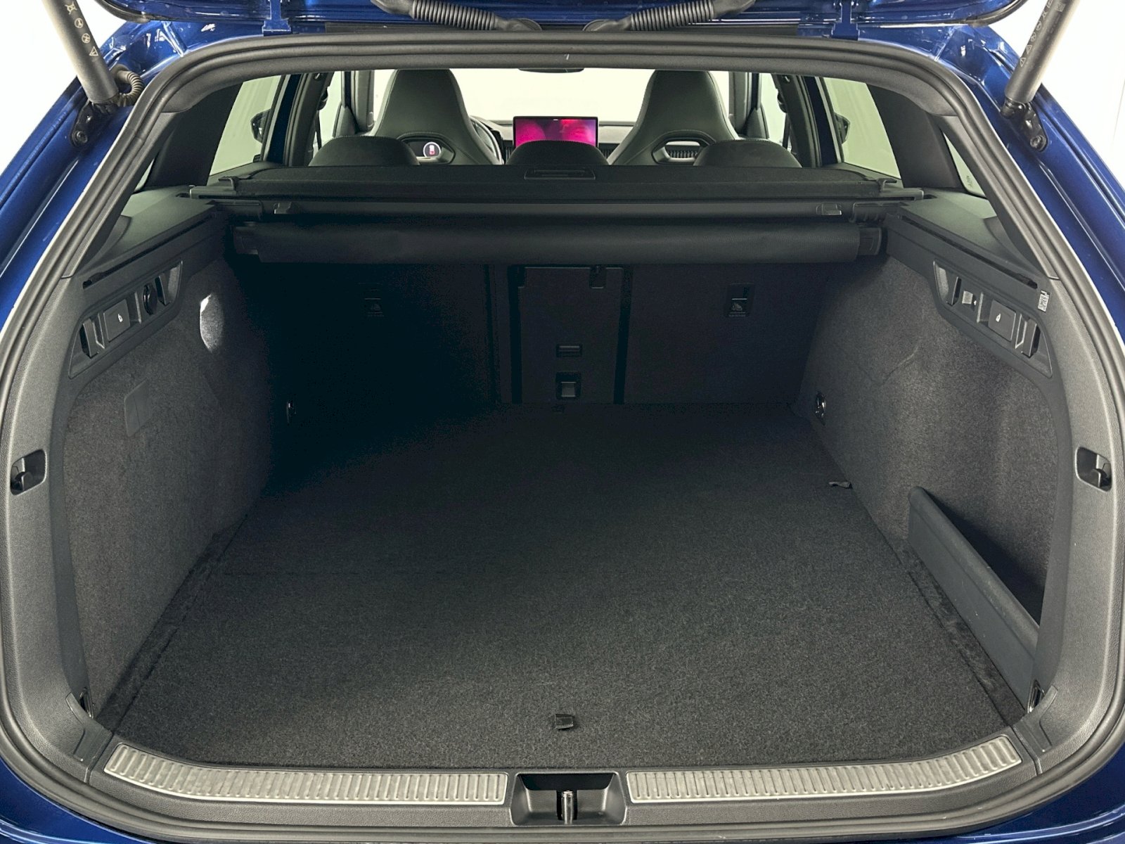 SKODA Superb Combi 1.5 TSI PHEV SPORTLINE DSG * spezielle Farb-Kombi * 5 Jahre oder MAX. 100'000M Garantie!-image-13