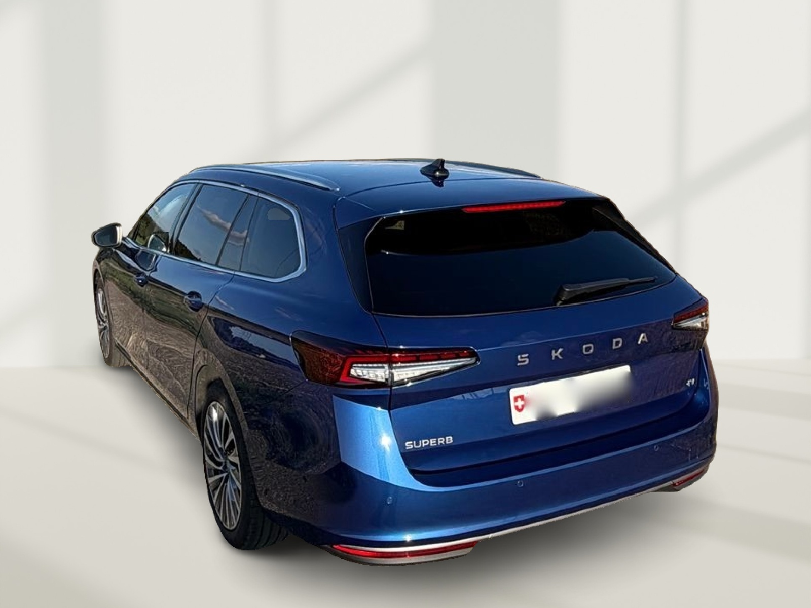 SKODA Superb Combi 1.5 TSI PHEV L&K DSG * spezielle Farb-Kombination * 5 Jahre oder MAX. 150'000KM Garantie!-showroom-element-1
