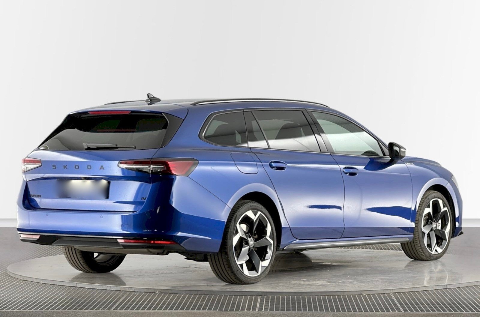SKODA Superb Combi 1.5 TSI PHEV SPORTLINE DSG * spezielle Farb-Kombi * 5 Jahre oder MAX. 100'000M Garantie!-image-2