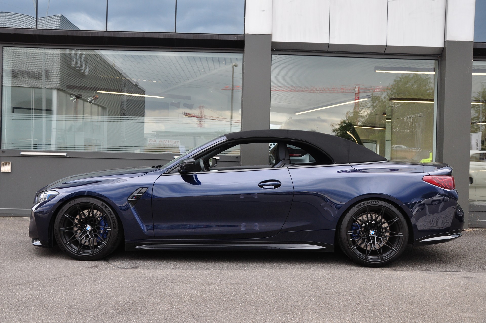 BMW M4 Cabrio Competition M xDrive-image-7