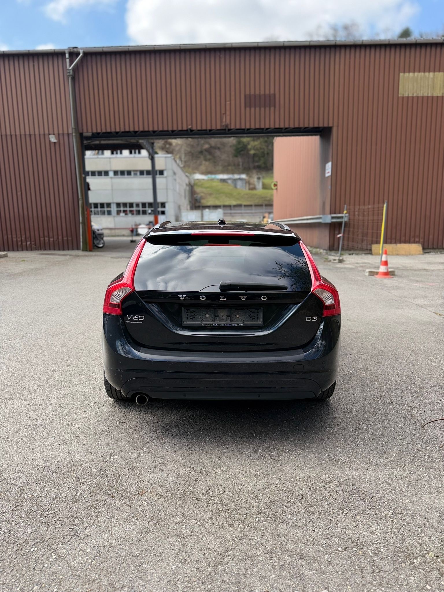 VOLVO V60 D3 Momentum Geartronic-image-9