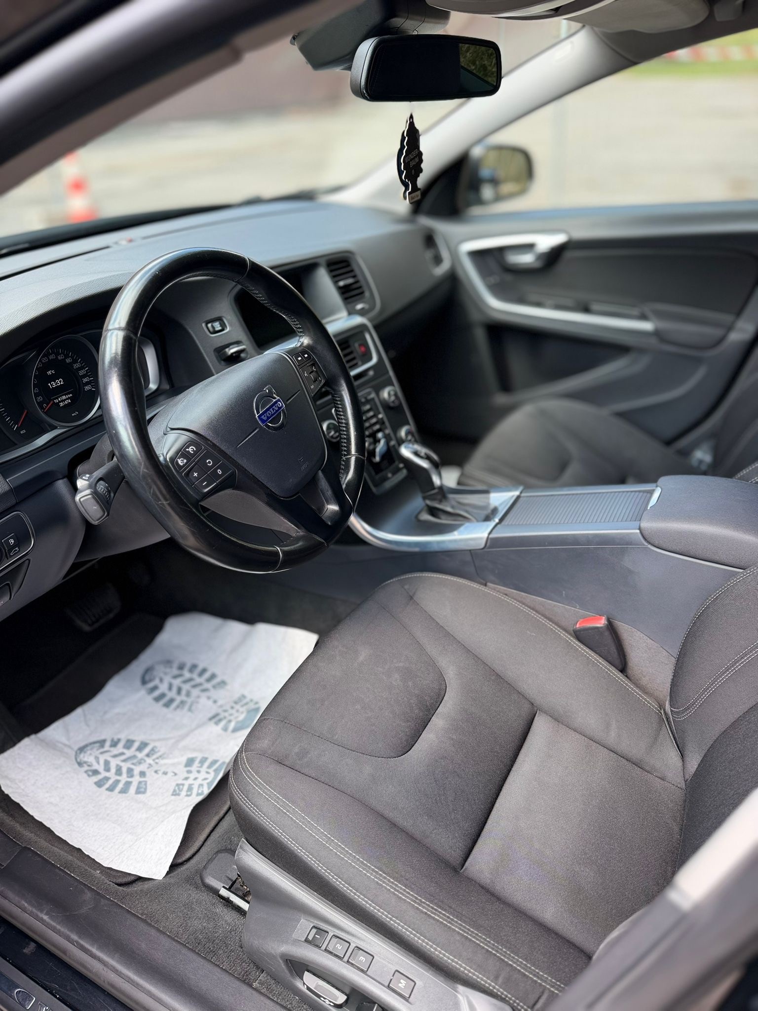 VOLVO V60 D3 Momentum Geartronic-image-7